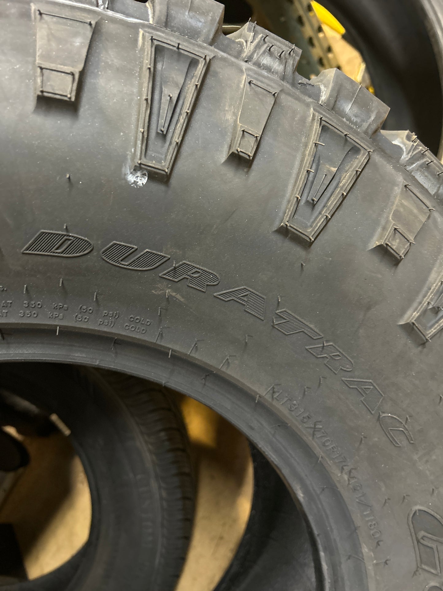 GOODYEAR WRANGLER DURATRAC BSW LT 315 70 17 121Q ALL TERRAIN TIRE 312031142