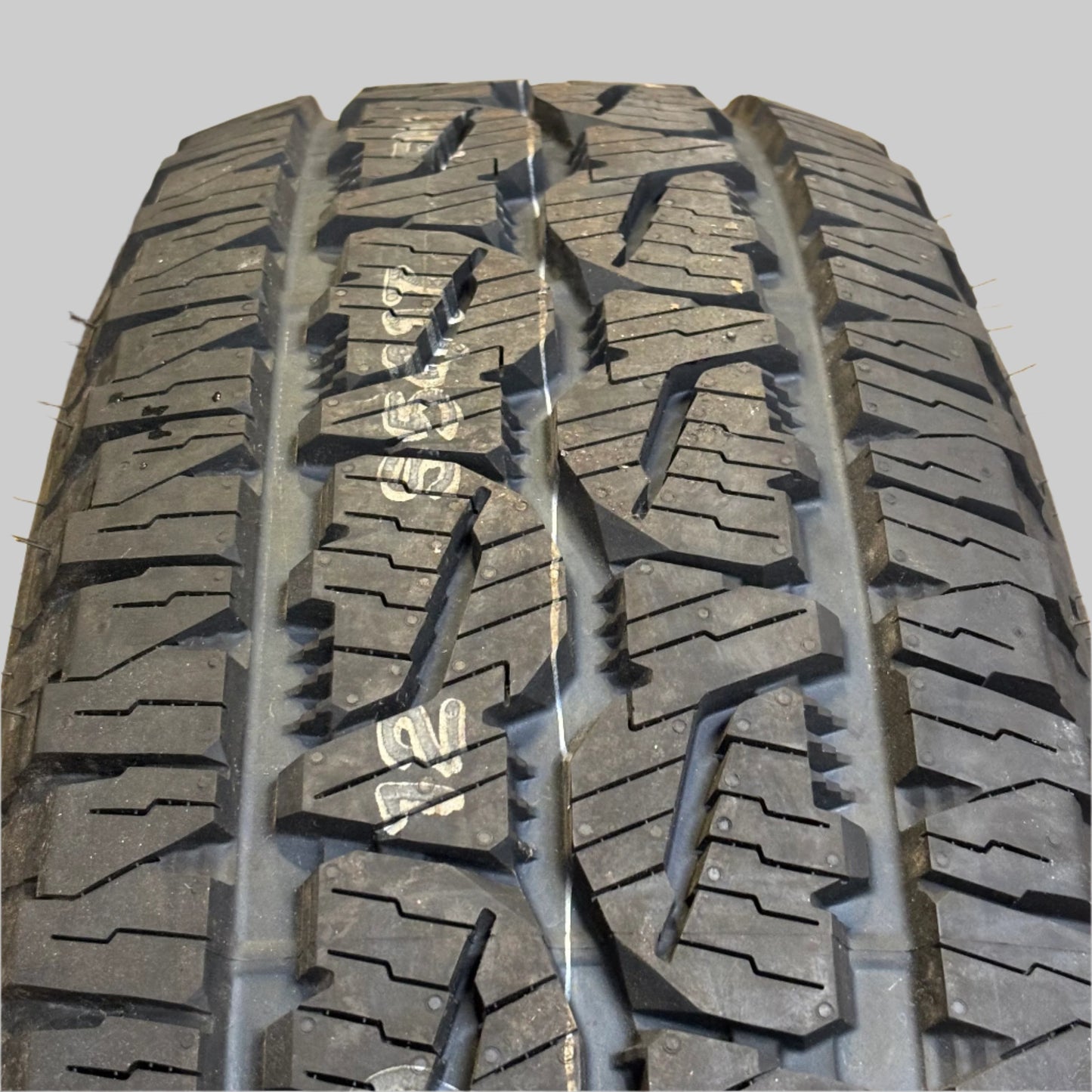 BRIDGESTONE DUELER AT REVO 3 WL 265 70 18 114T SL ALL TERRAIN TIRE 000040