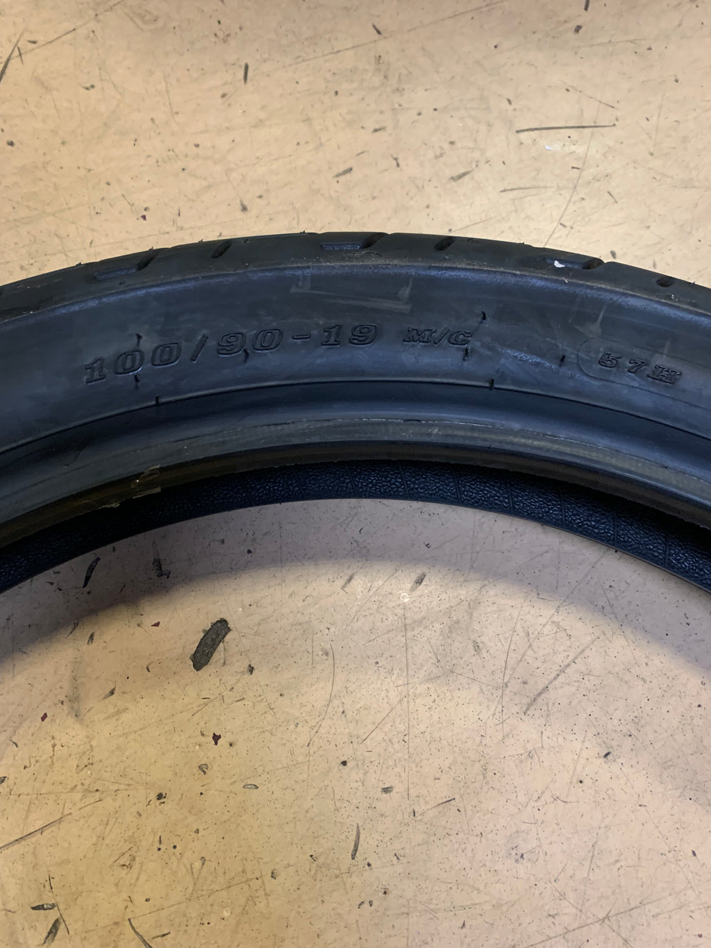 DUNLOP D404F BSW   100 90 19  57H FRONT MOTORCYCLE TIRE 32NK32