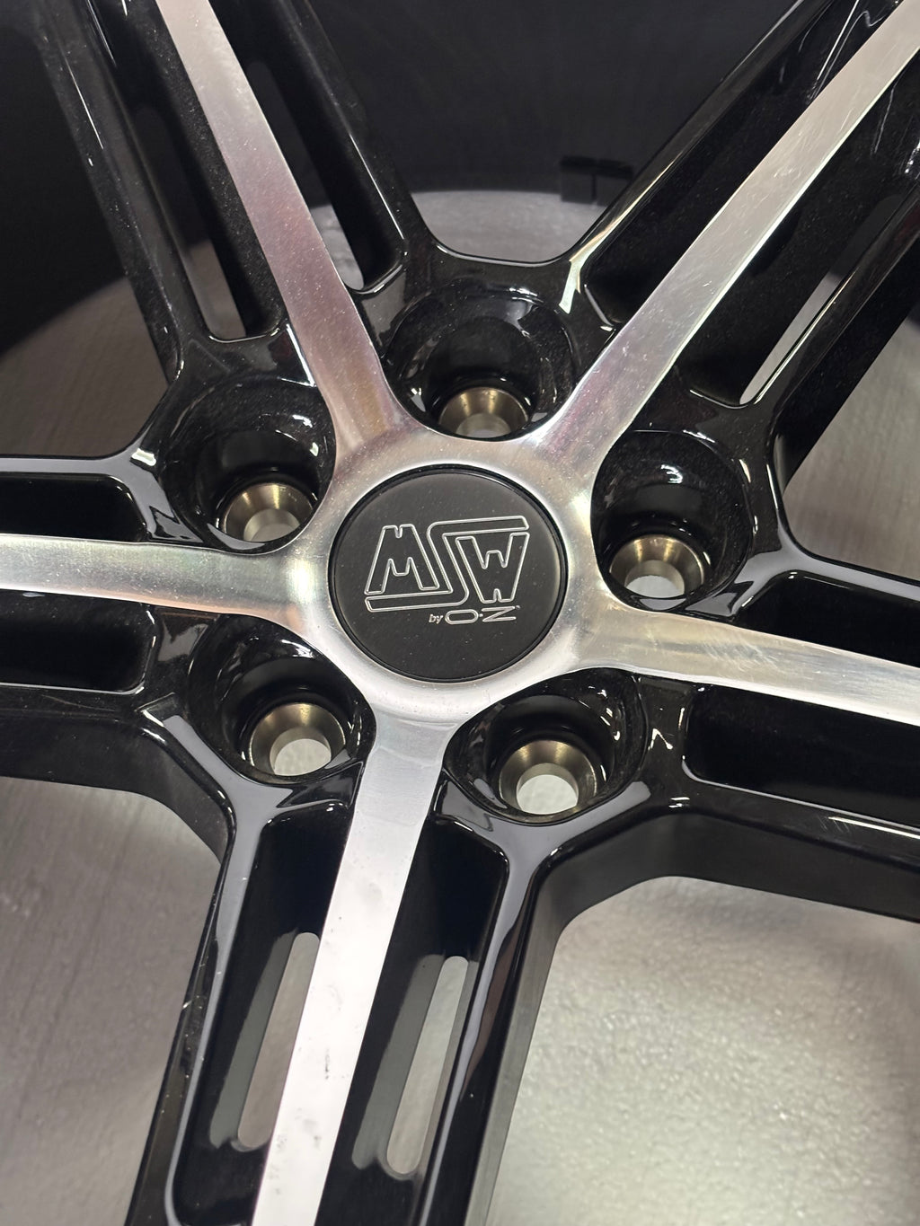 MSW TYPE 53 MACHINED W/ GLOSS BLACK ACCENT WHEEL 21X10.5 5X112 ET19