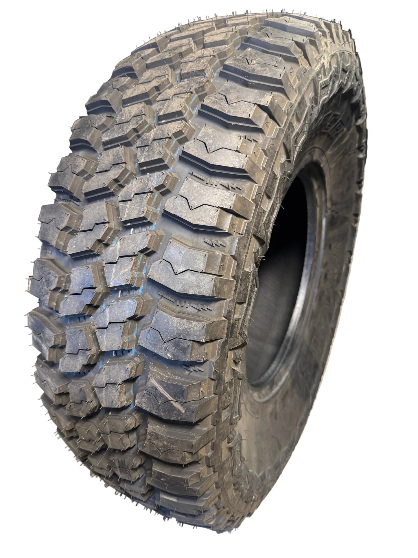 NOS THUNDERER TRAC GRIP M/T R408 BSW LT 37 12.5 17 124P 8PLY MUD TERRAIN TIRE TH2302