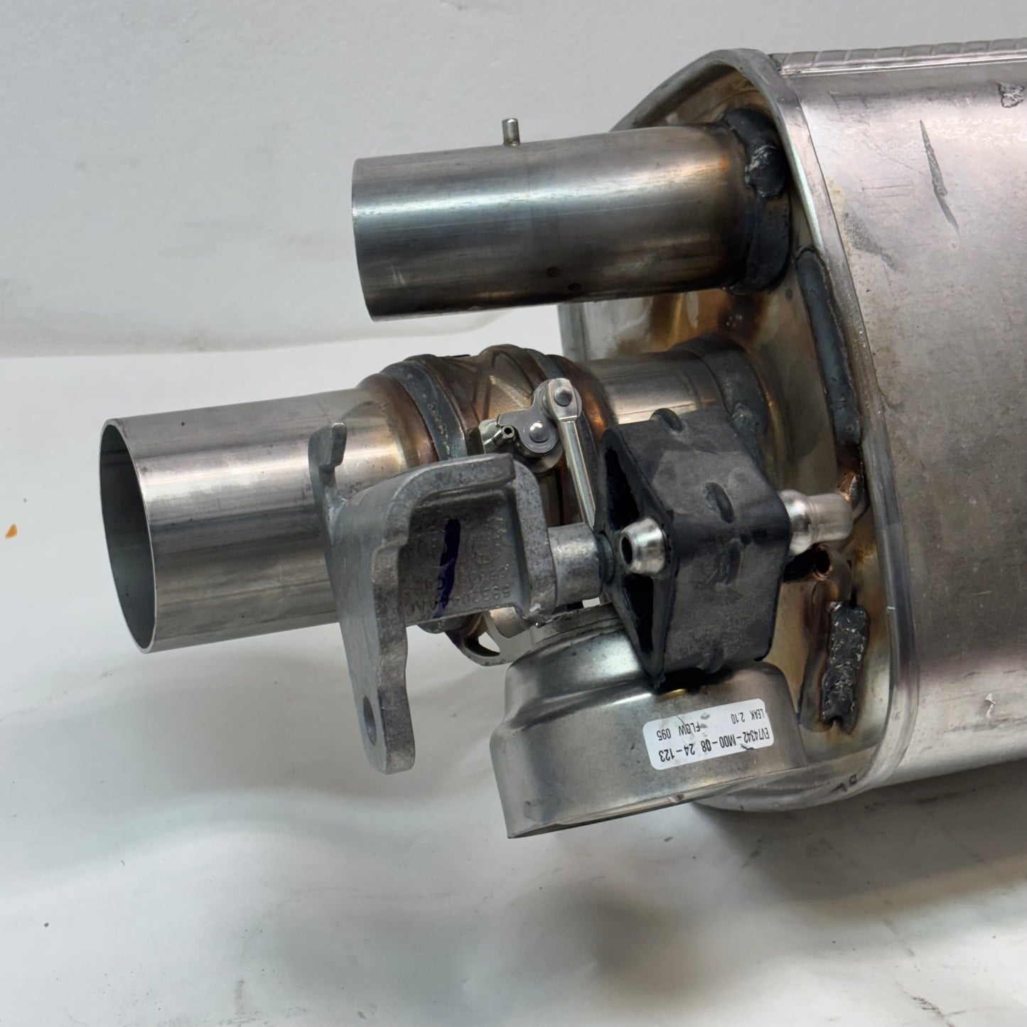 GENUINE MOPAR EXHAUST MUFFLER FOR JEEP WRANGLER 22-24 68483791AI