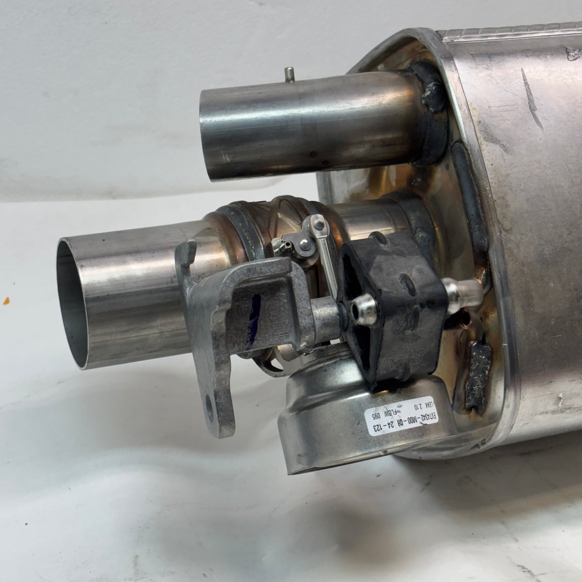 GENUINE MOPAR EXHAUST MUFFLER FOR JEEP WRANGLER 22-24 68483791AI