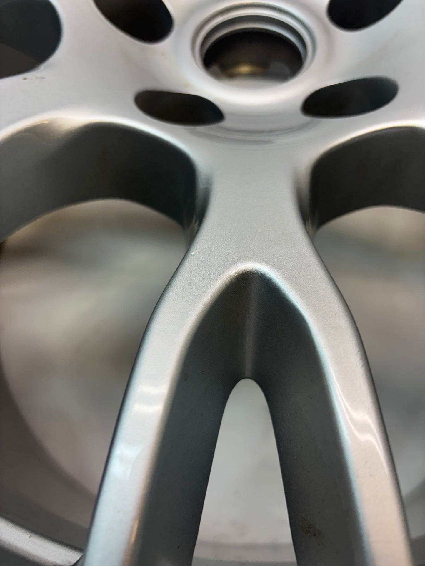 USED TESLA S WHEEL 7 SPLIT-SPOKE DARK SILVER METALLIC 19 10.5 5X120 1420222-00-A