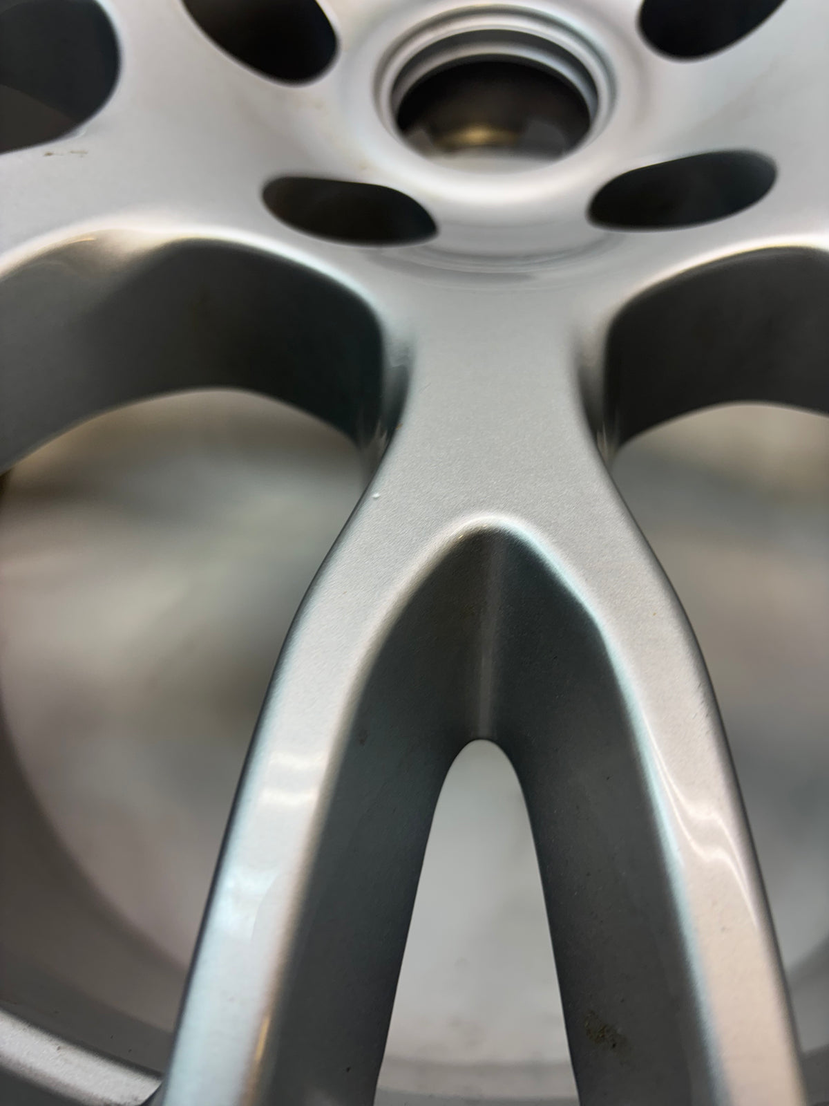 USED TESLA S WHEEL 7 SPLIT-SPOKE DARK SILVER METALLIC 19 10.5 5X120 1420222-00-A