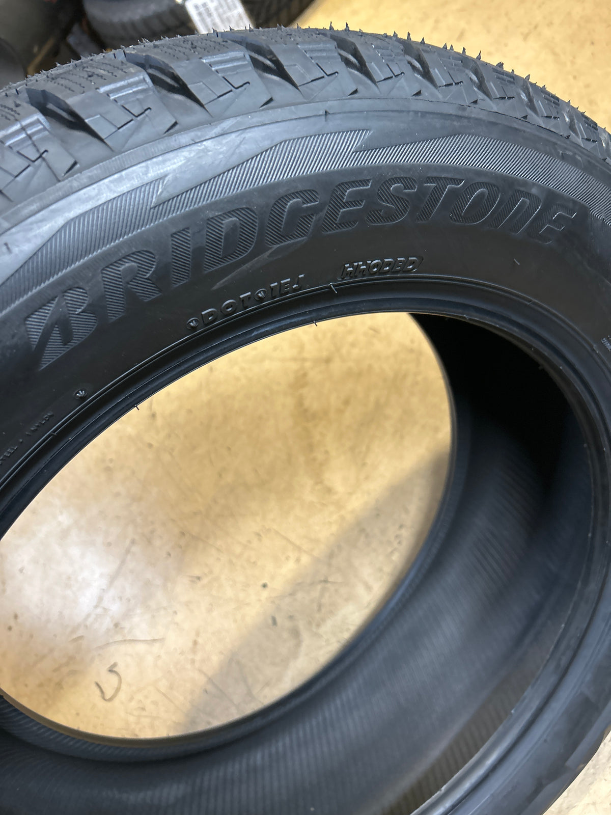 BRIDGESTONE BLIZZAK DM-V2 BSW P 245 55 19 103T SL WINTER TIRE 016355