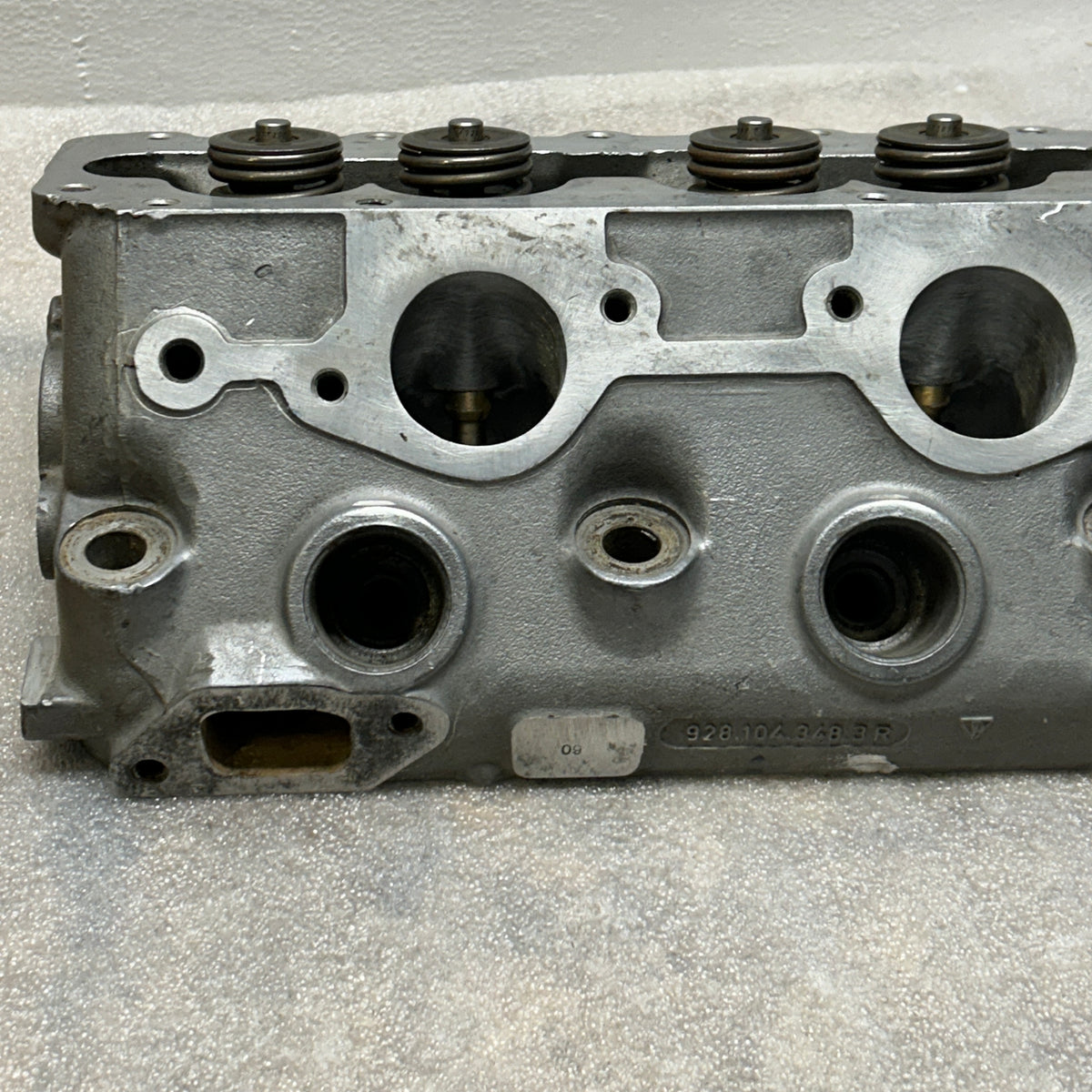 PORSCHE 928 S2 4.7L V8 CYLINDER HEAD MISSING PARTS 9281043483R