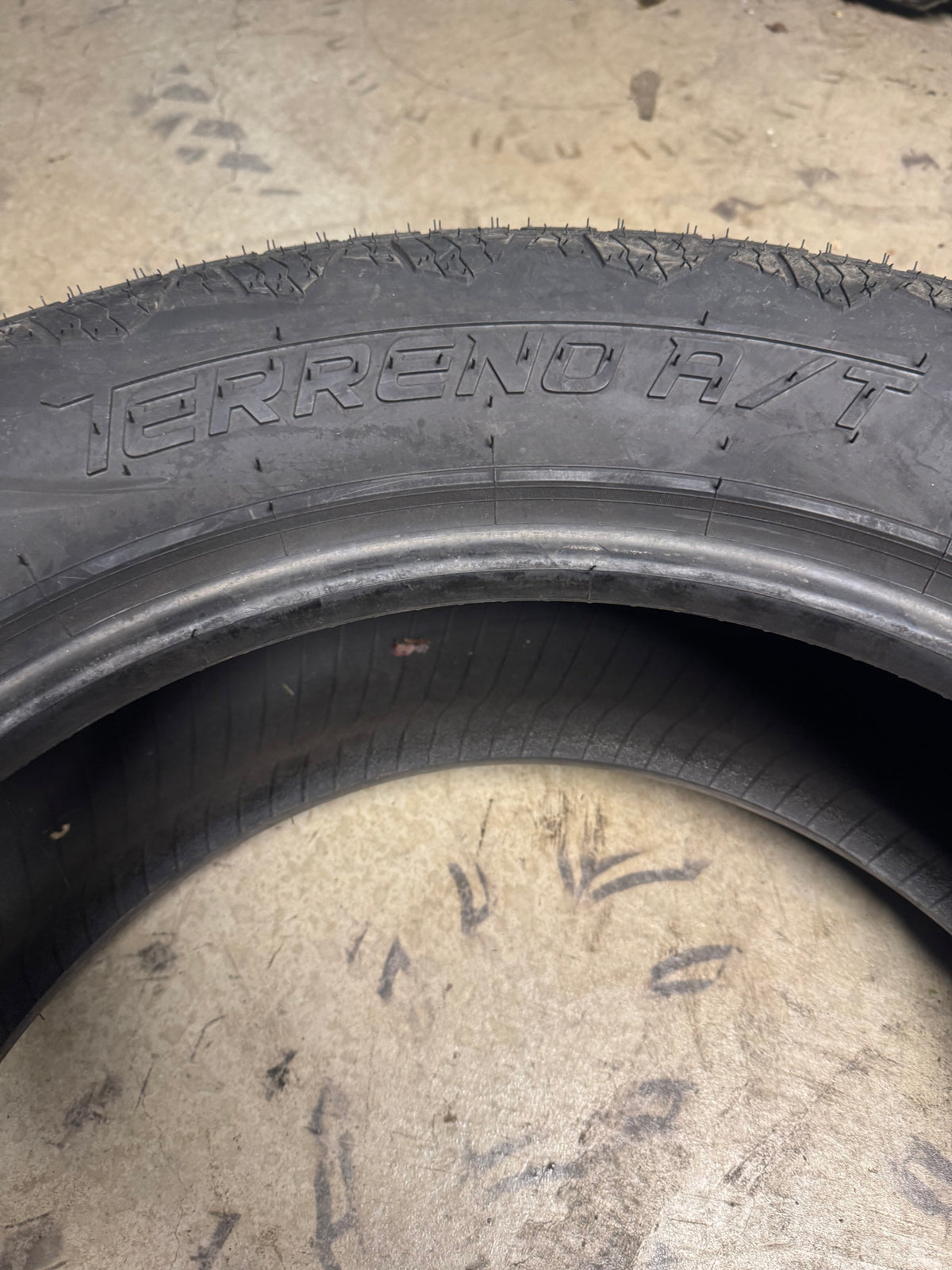 NOS VERCELLI TERRENO A/T BSW P 275 60 20 115T ALL TERRAIN TIRE AOTVC0519