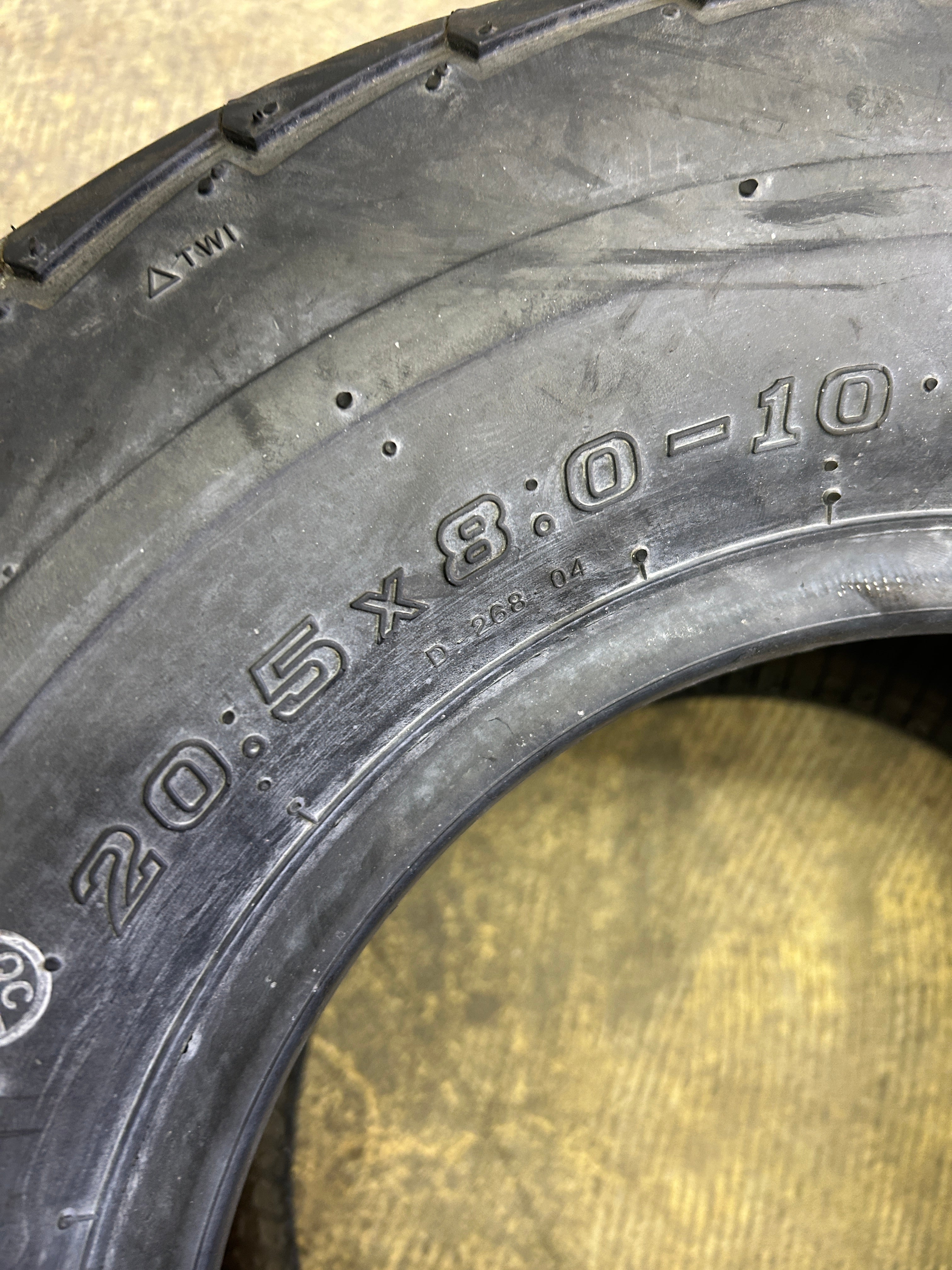 DEESTONE D268 BSW  20.5 8 10 84M 6PLY TRAILER TIRE DS7111