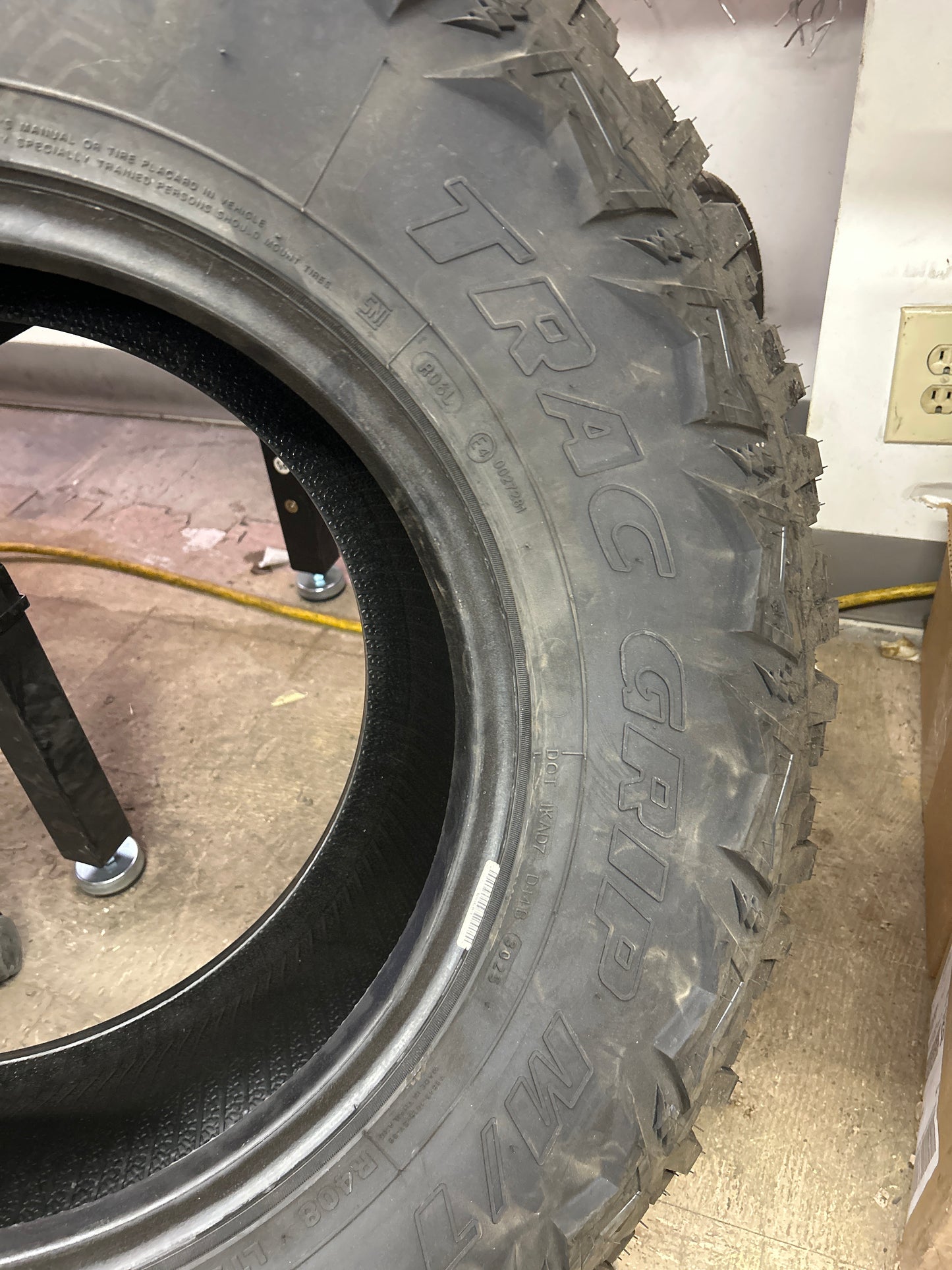 THUNDERER TRAC GRIP M/T R408 BSW LT 285 75 16 126/123Q 10PLY MUD TIRE TH2459