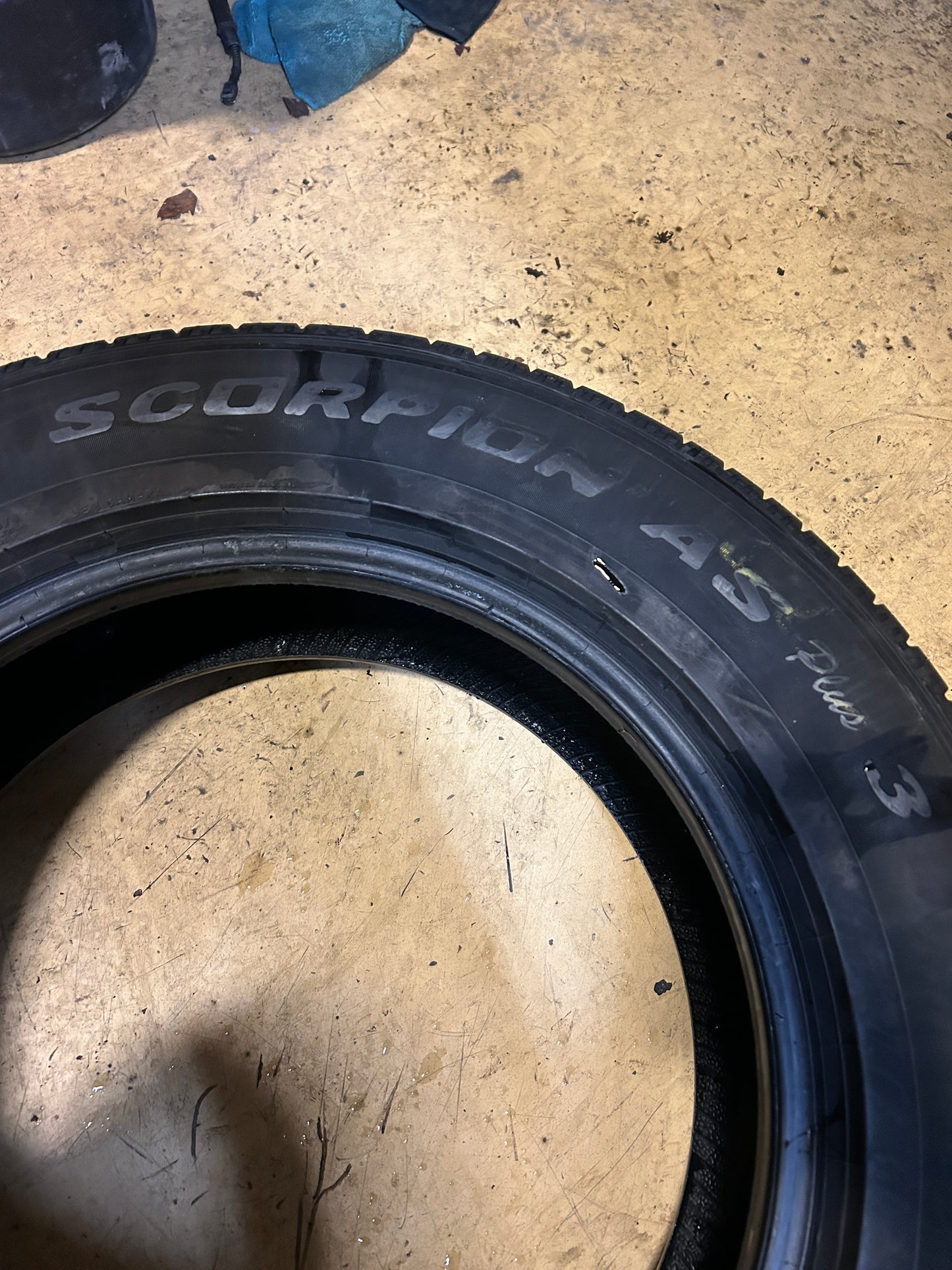 USED 9/32” PIRELLI SCORPION ALL SEASON PLUS 3 BSW P 225 65 17 102H  TIRE 3917400