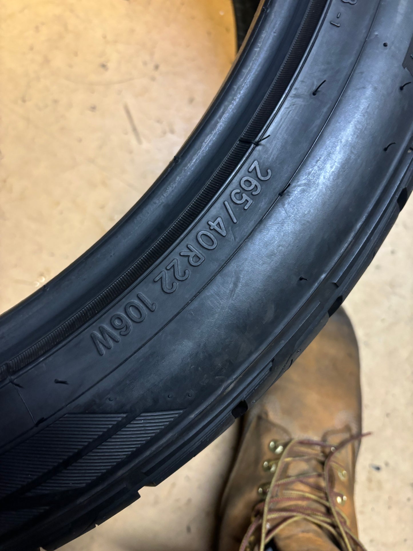 USED 8.5/32” OF 10/32” TOYO PROXES ST III P 265 40 22 106W XL ALL SEASON TIRE 247340