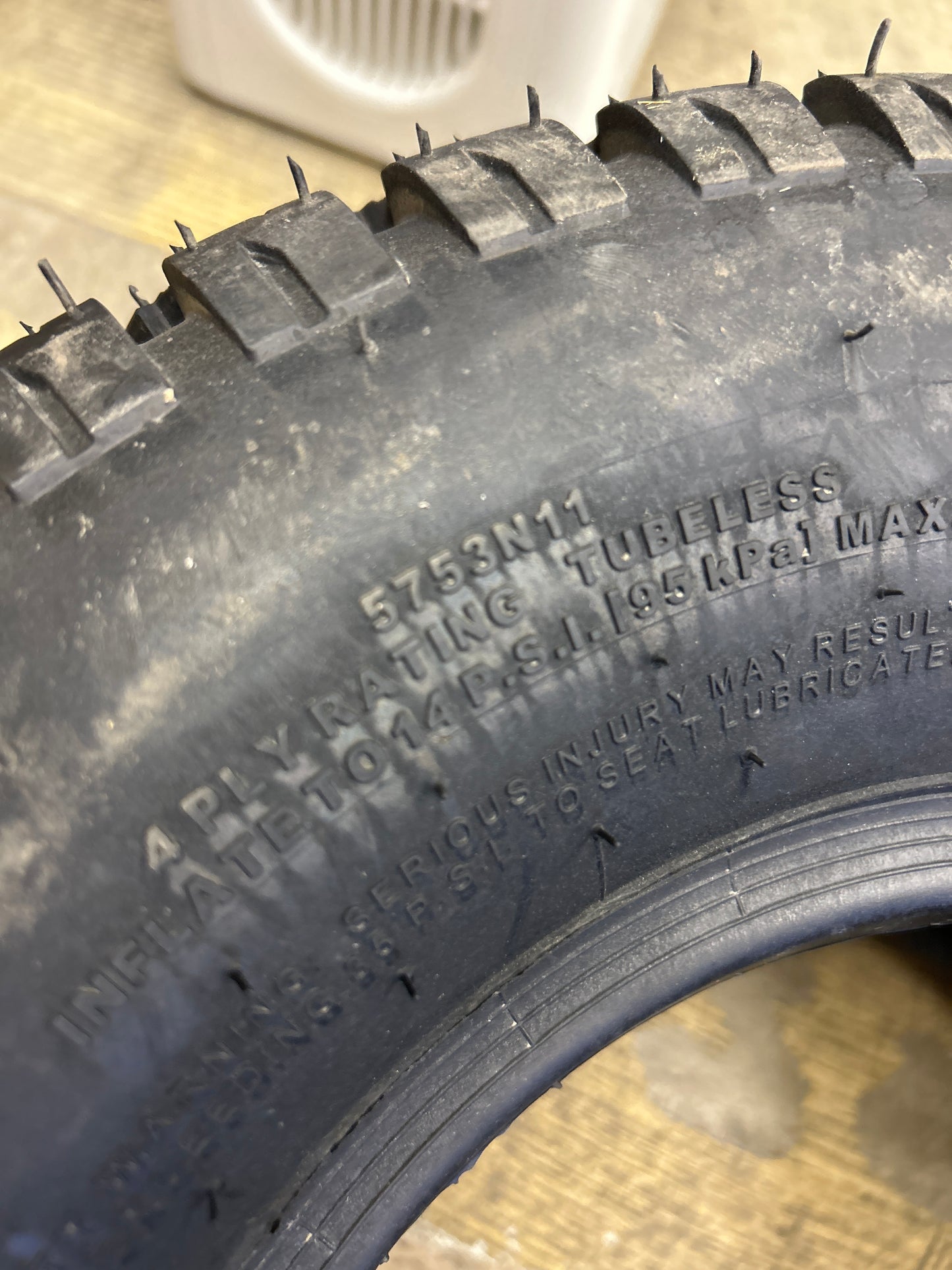 CARLSTAR TURF TRAC R/S BSW 22 9.5 10 79A4 4PLY LAWN TIRE 5357N11