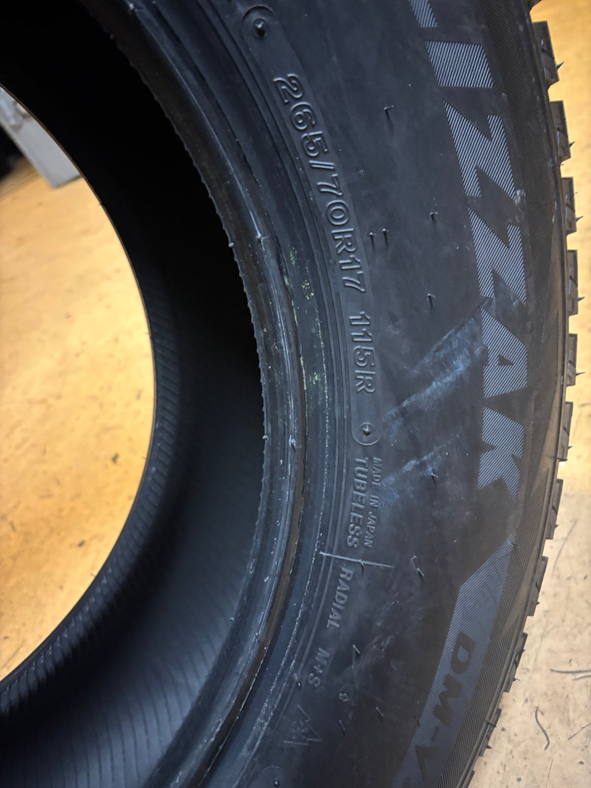 BRIDGESTONE BLIZZAK DM-V2 P 265 70 17 115R SL SNOW WINTER TIRES 016457