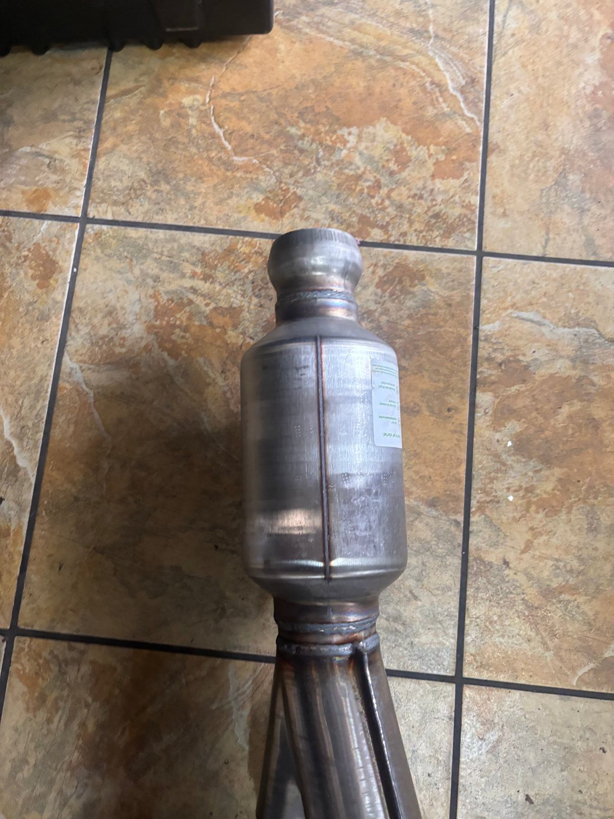 MAGNAFLOW DIRECT-FIT CATALYTIC CONVERTER FOR GMC CHEVY 16-20 52642