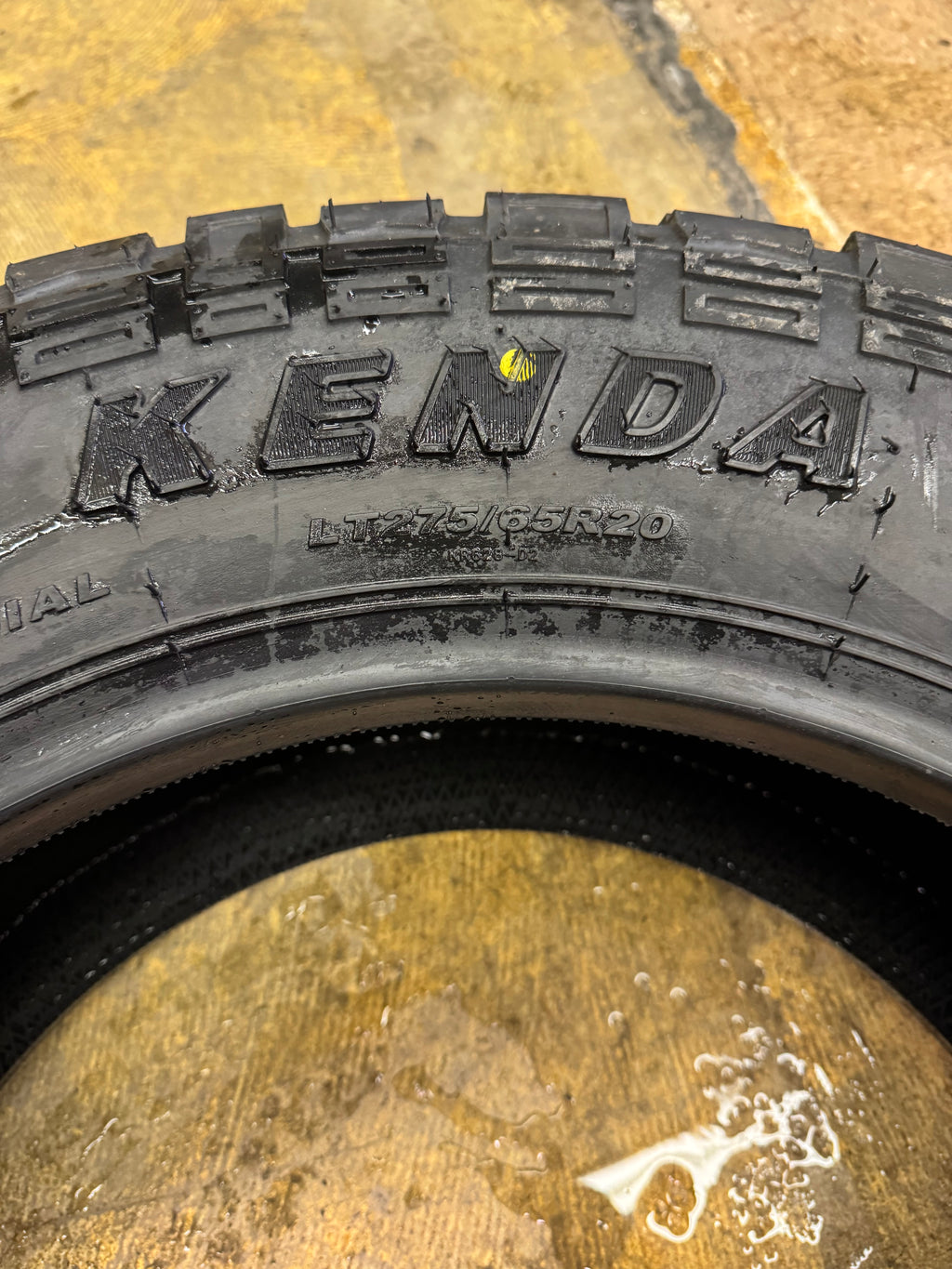 KENDA KLEVER A/T2 BSW LT 275 65 20 126/123S 10PLY ALL TERRAIN TIRE 628014