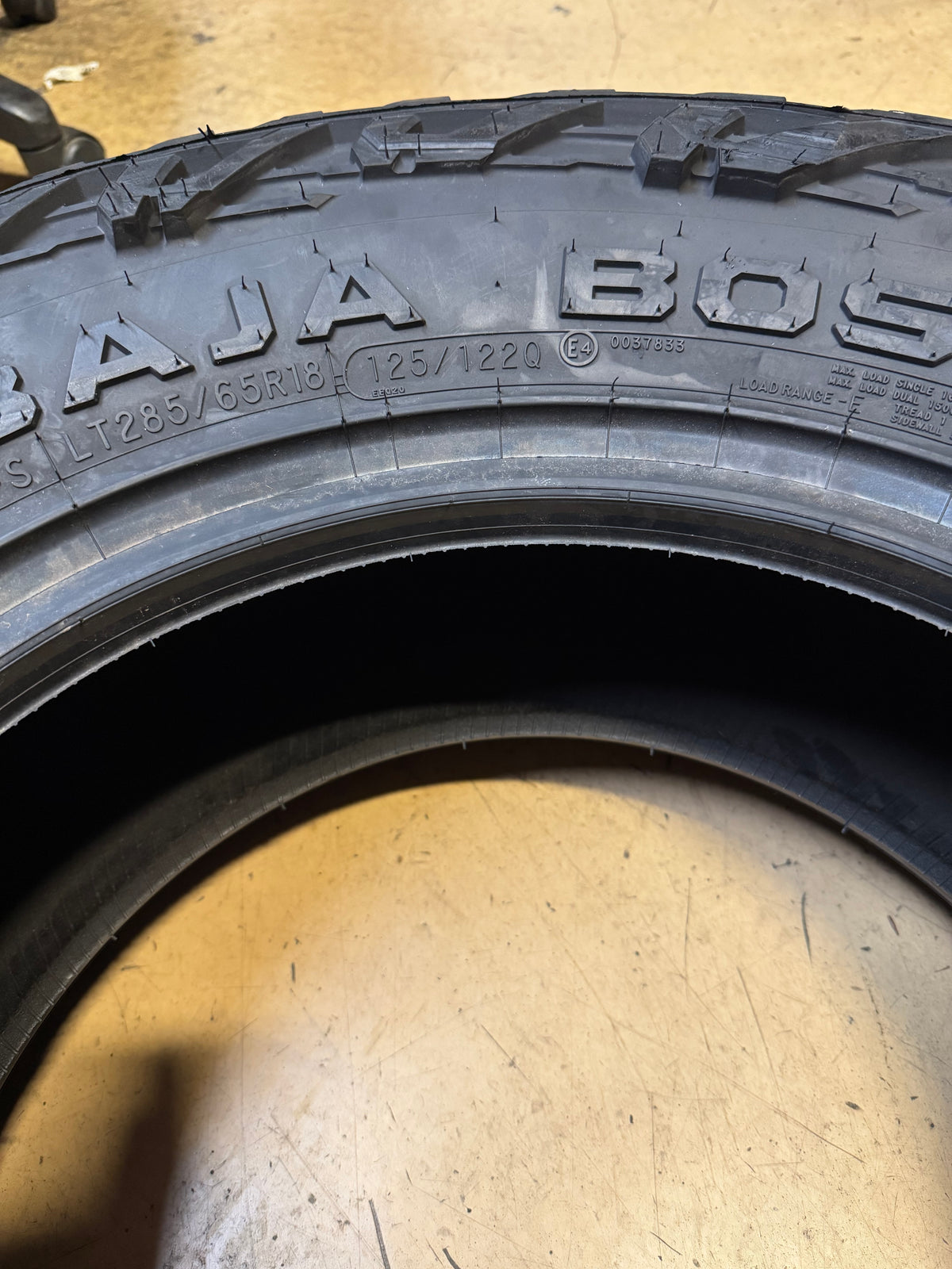 2 MICKEY THOMPSON BAJA BOSS A/T LT 285 65 18 125/122Q 10PLY TIRE 331016001