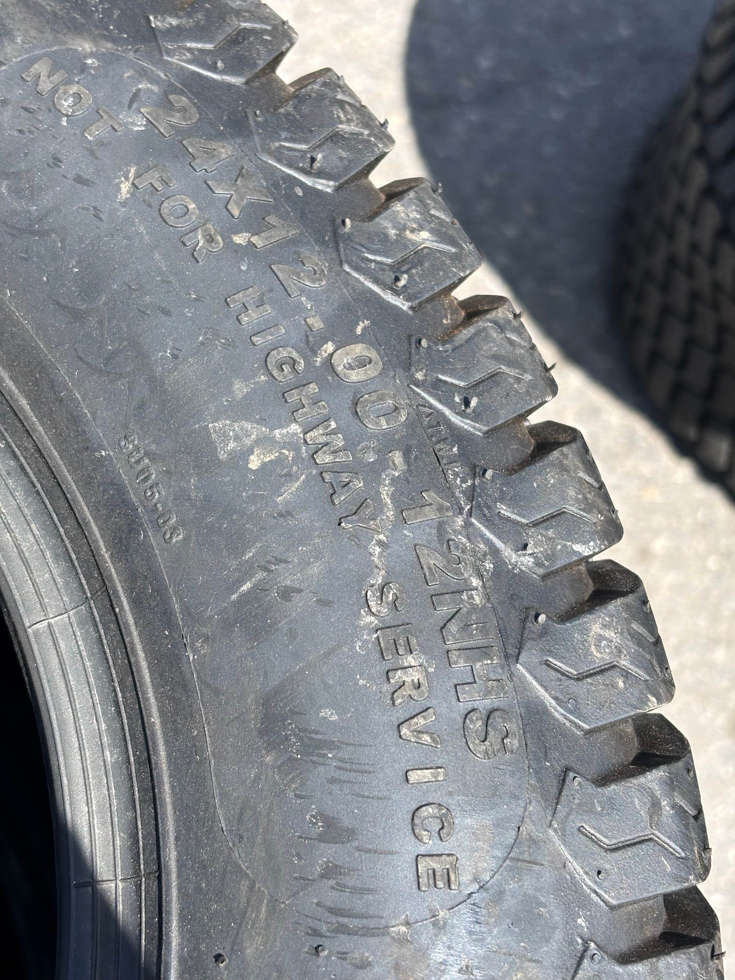 NOS HI RUN SU05 BSW 24 12 12 4 PLY TURF TIRE WD1112