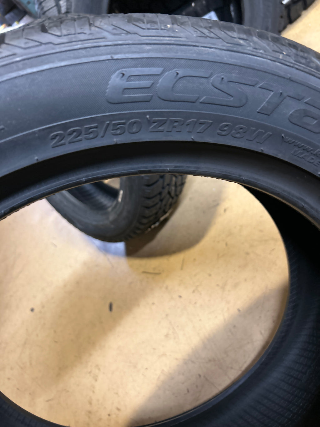 NOS 2 KUMHO ECSTA PA51 BSW P 225 50 17 98W XL UHP TIRE 2247893
