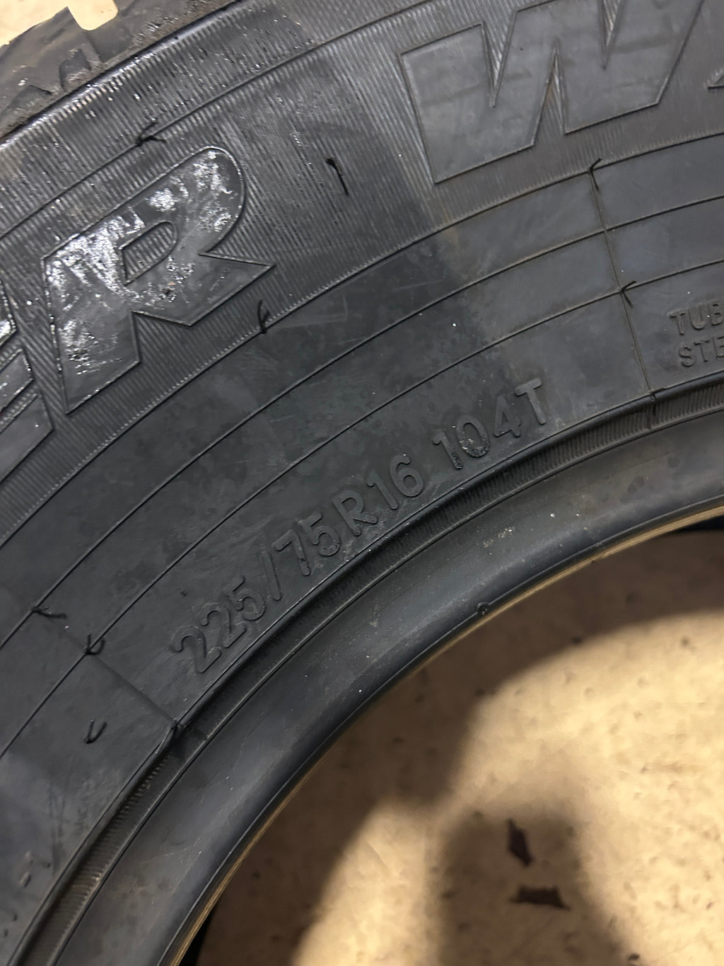 NOS ARCTIC CLAW WINTER WXI BSW P 225 75 16 104T WINTER TIRE ARC23