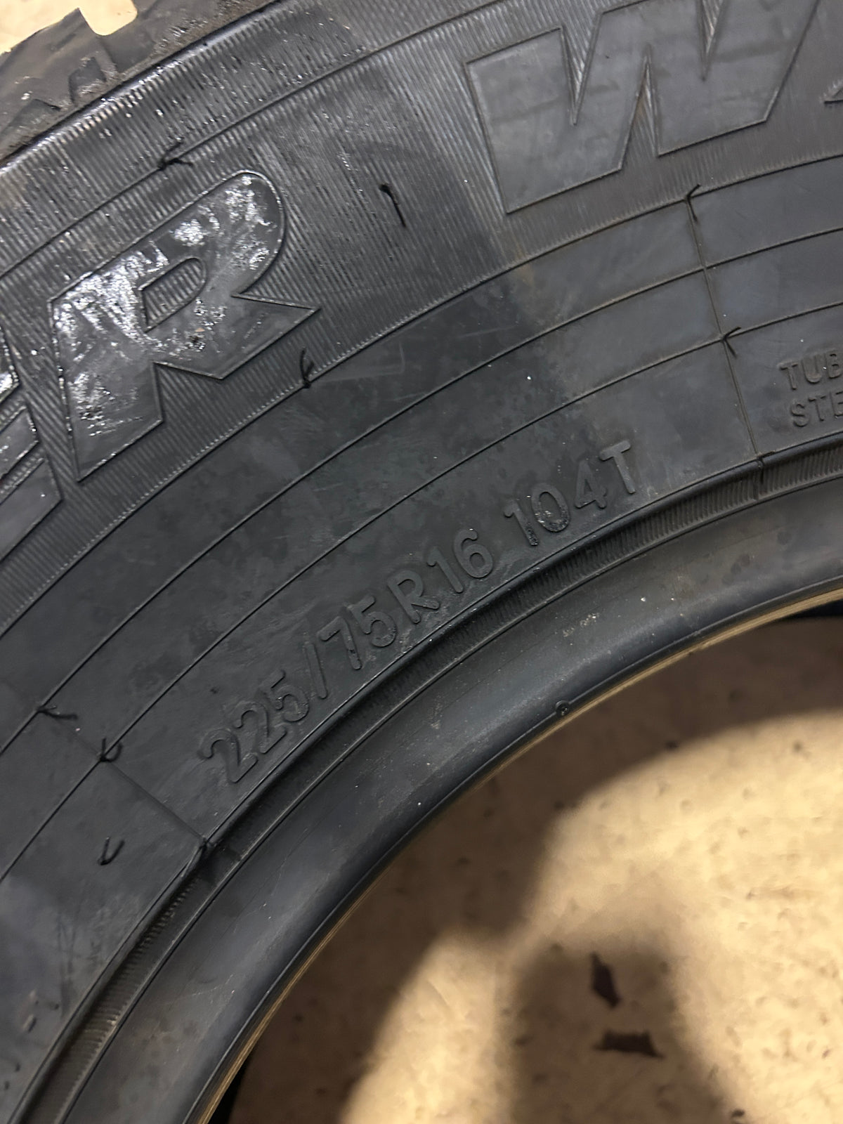 NOS ARCTIC CLAW WINTER WXI BSW P 225 75 16 104T WINTER TIRE ARC23