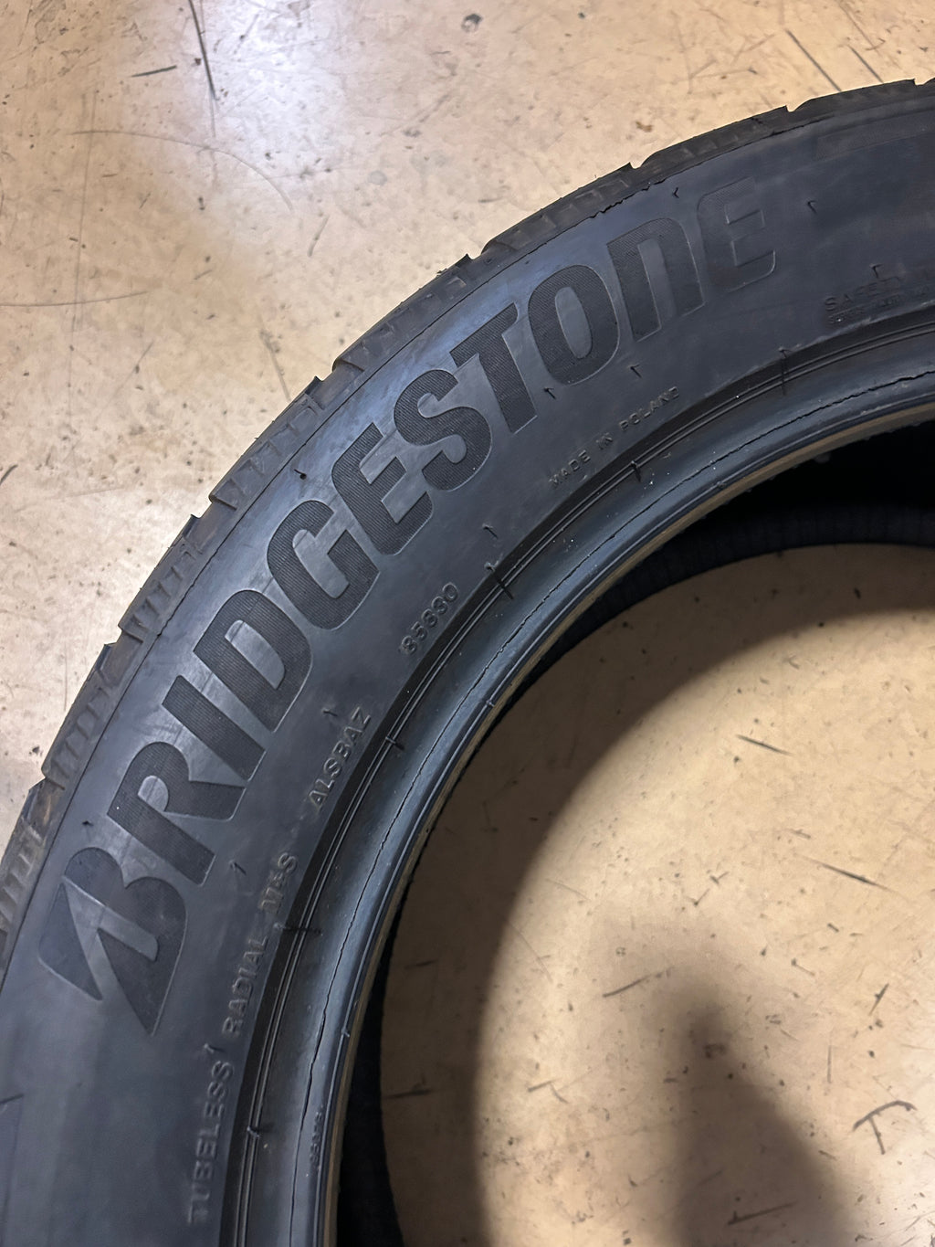 USED 8/32" BRIDGESTONE ALENZA SPORT A/S BSW P 285 45 21 113V XL UHP TIRE 014826