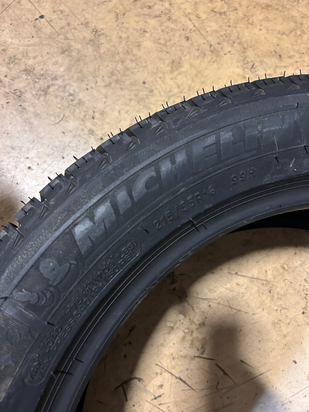 2 NOS MICHELIN X-ICE XI3 BSW P 215 55 18 99H XL WINTER TIRE 56478