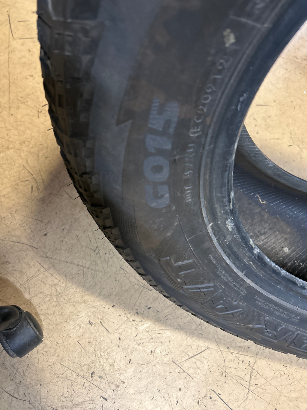 NOS YOKOHAMA GEOLANDAR A/T RBL P 285 60 18 116H ALL TERRAIN TIRE 110101580