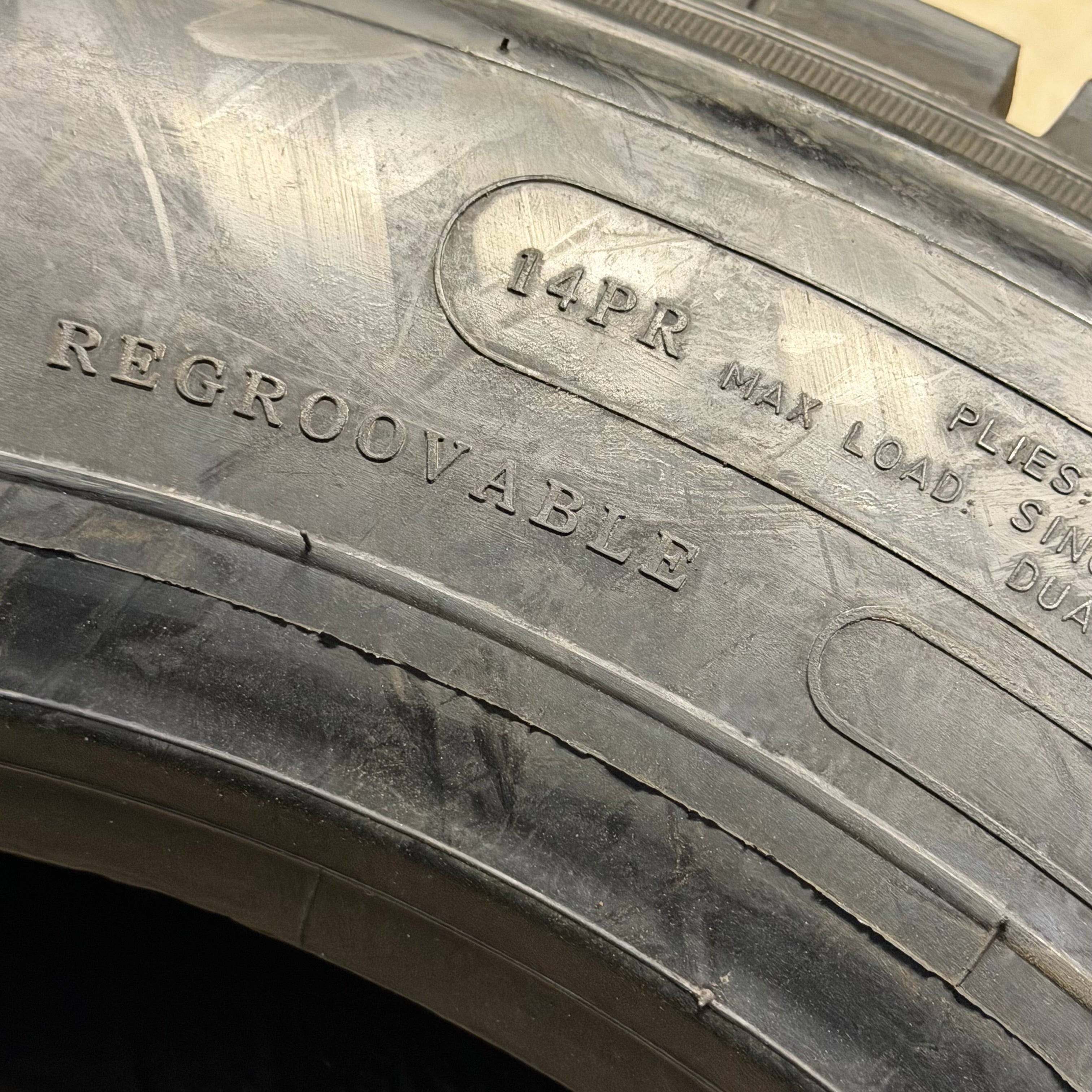 (FREIGHT) NOS TRAVELSTAR TD547 BSW  225 70 19.5 128/126M 14PLY LRG DRIVE TIRE LLTBR016