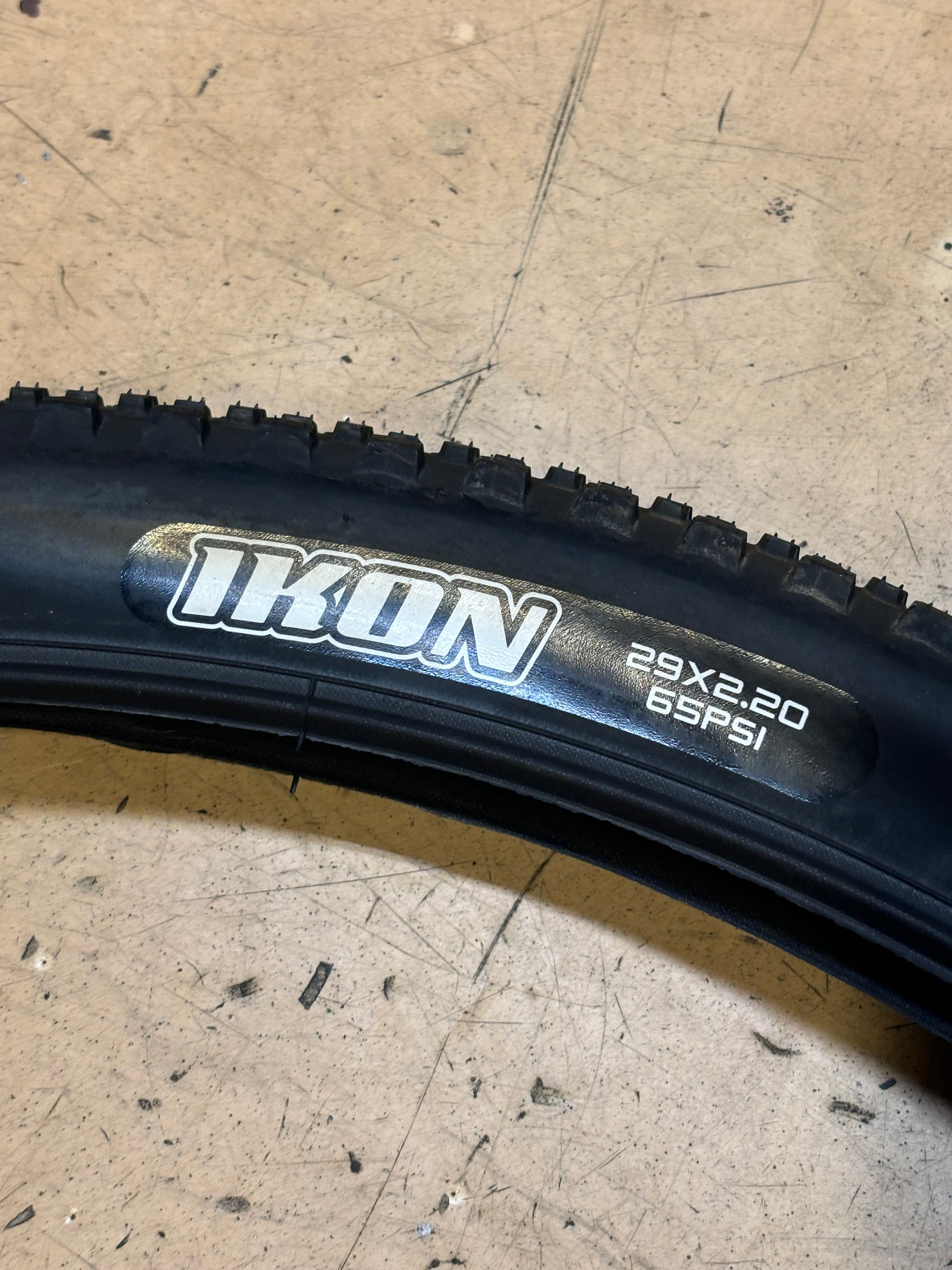 MAXXIS IKON 29 2.20 29-INCH TUBE TYPE SINGLE COMPOUND 60TPI BIKE TIRE TB00327800