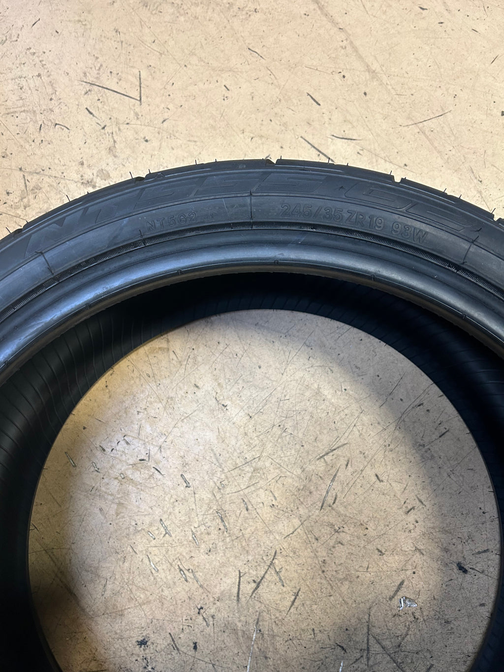 NITTO NT555 G2 BSW P 245 35 19 93W XL UHP TIRE 211790