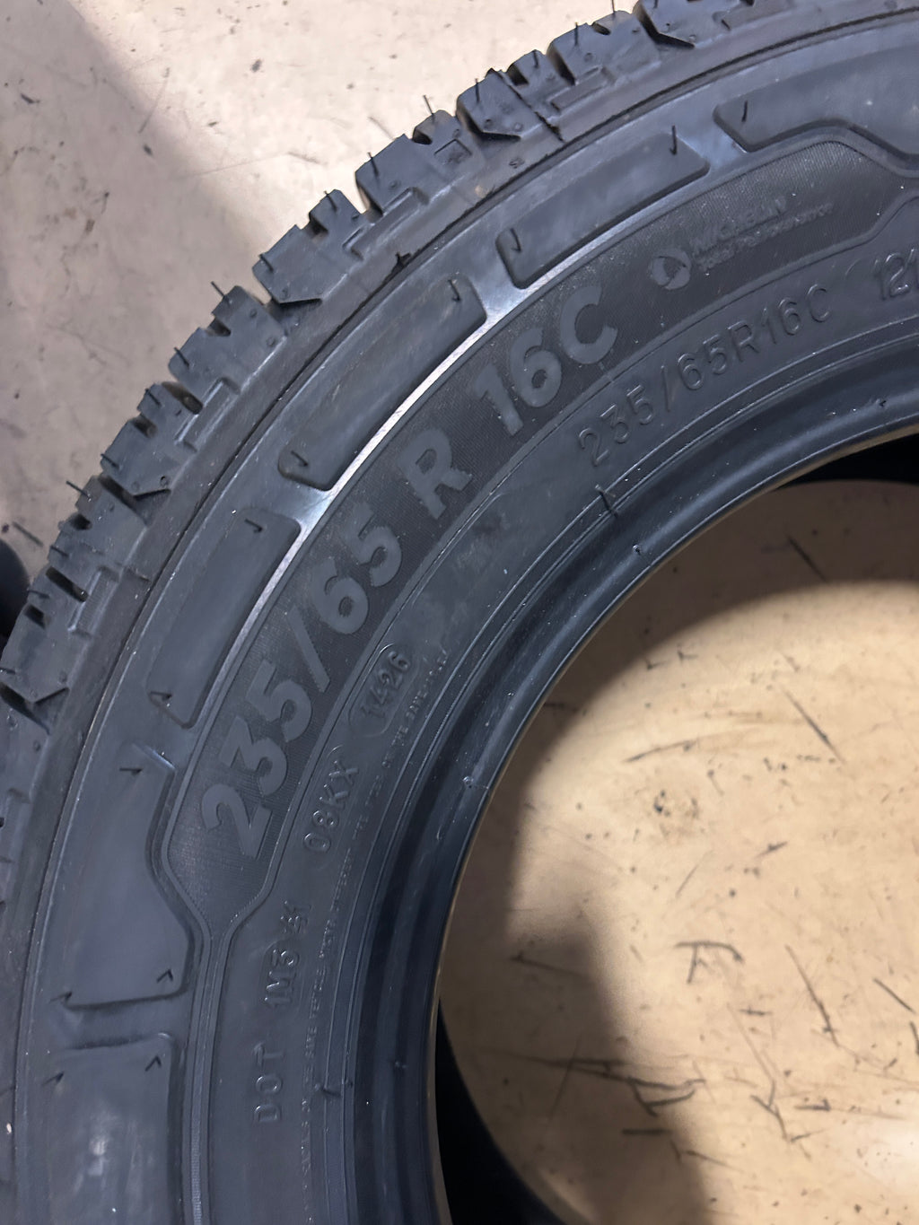 MICHELIN AGILIS CROSSCLIMATE 2 BSW P 235 65 16C 121/119R 10PLY VAN TIRE 27332