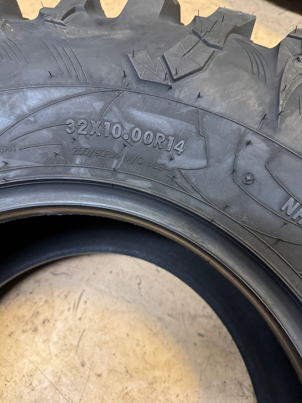 MAXXIS ML9 CARNIVORE RT BSW AT 32 10 14 8PLY AT/UTV TIRE TM00435900