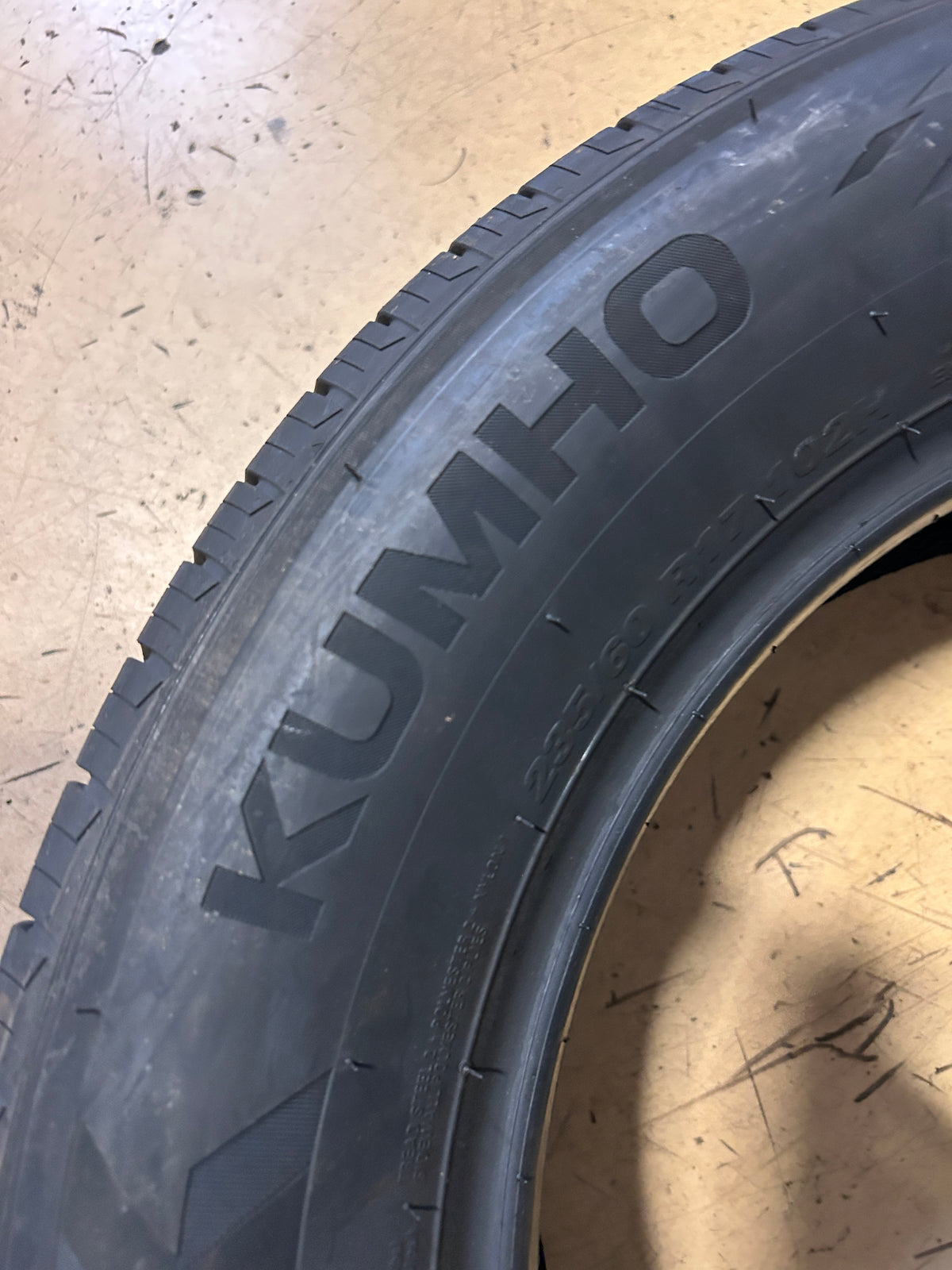 KUMHO SOLUS TAF1A BSW P 235 60 17 102H SL ALL SEASON TIRE 2285583