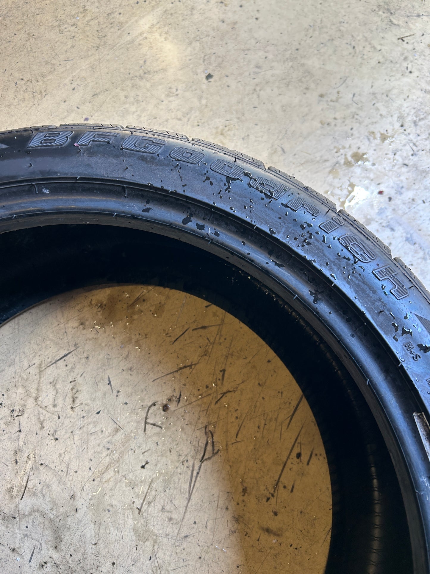 USED 9.5/32" BFGOODRICH ADVANTAGE CONTROL BSW P 235 40 18 95W XL TIRE 21295