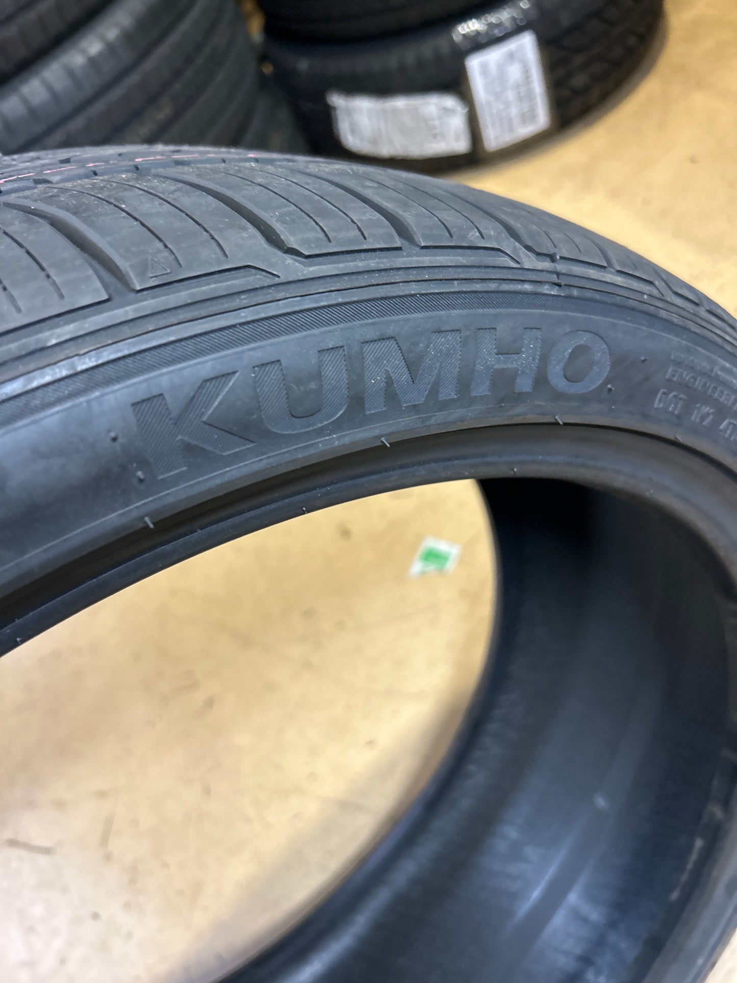 KUMHO CRUGEN HP71 BSW P 265 35 22 102W XL ALL SEASON TIRE 2263793