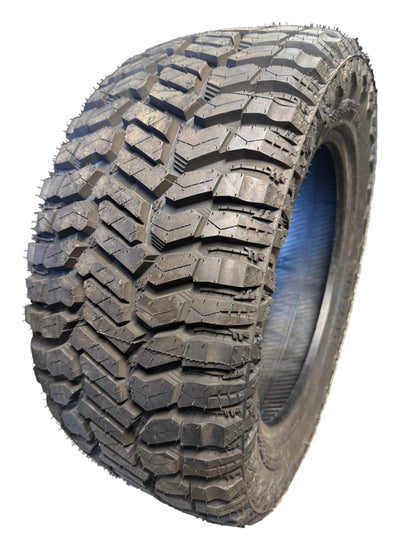 NOS RADAR RENEGADE R/T+ BSW LT 305 55 20 125/122Q 12PLY RUGGED TERRAIN TIRE RASYTH0127