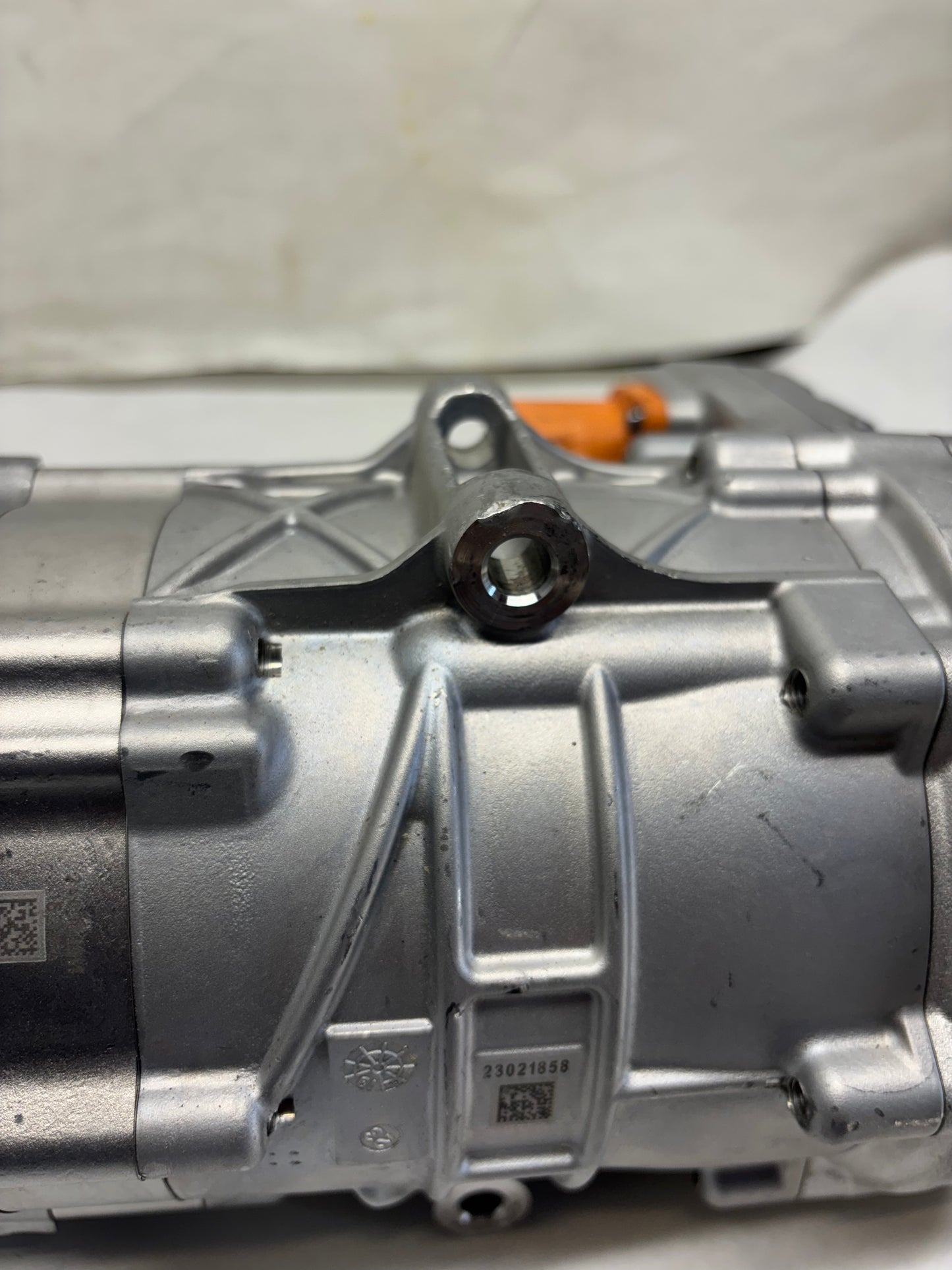 FREIGHTLINER AC COMPRESSOR 57CC 400V ERC MAHLE 22-79626-000 DAMAGED - 3