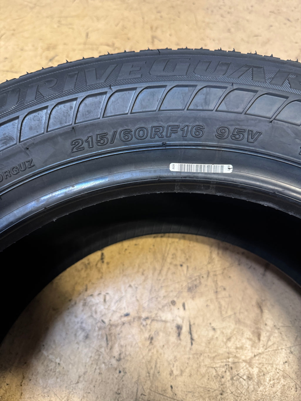 2 NOS BRIDGESTONE DRIVEGUARD RFT BSW P 215 60 16 95V ALL SEASON TIRE 011561