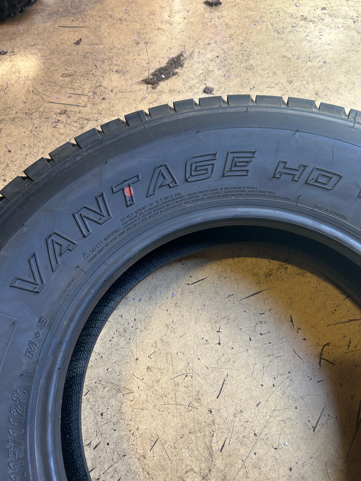 4 VANTAGE LT HD BSW LT 215 85 16 115/112S 10PLY ALL SEASON TIRE VT26317