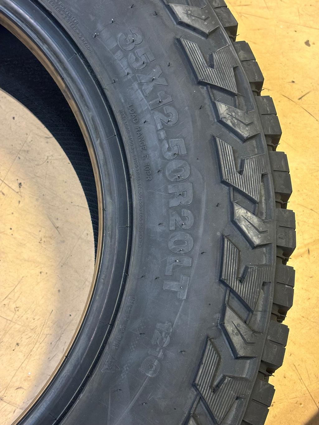 VENOM POWER TRAIL HUNTER R/T RWL LT 35 12.5 20 121Q LRE 10PLY TIRE CVPTHRT11R