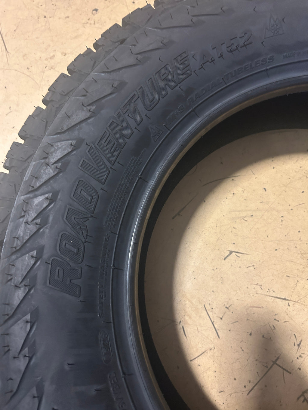 KUMHO ROAD VENTURE AT52 BSW P 225 70 17C 108/106S 6PLY CARGO TIRE 2305953