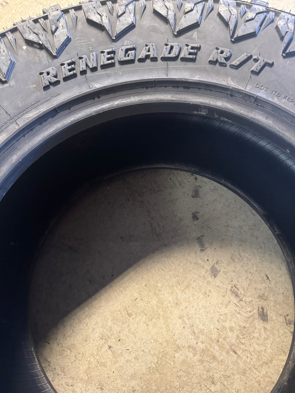 RADAR RENEGADE R/T BSW LT 37 13.5 20 128Q 12PLY RUGGED TERRAIN TIRE RASYTH0110