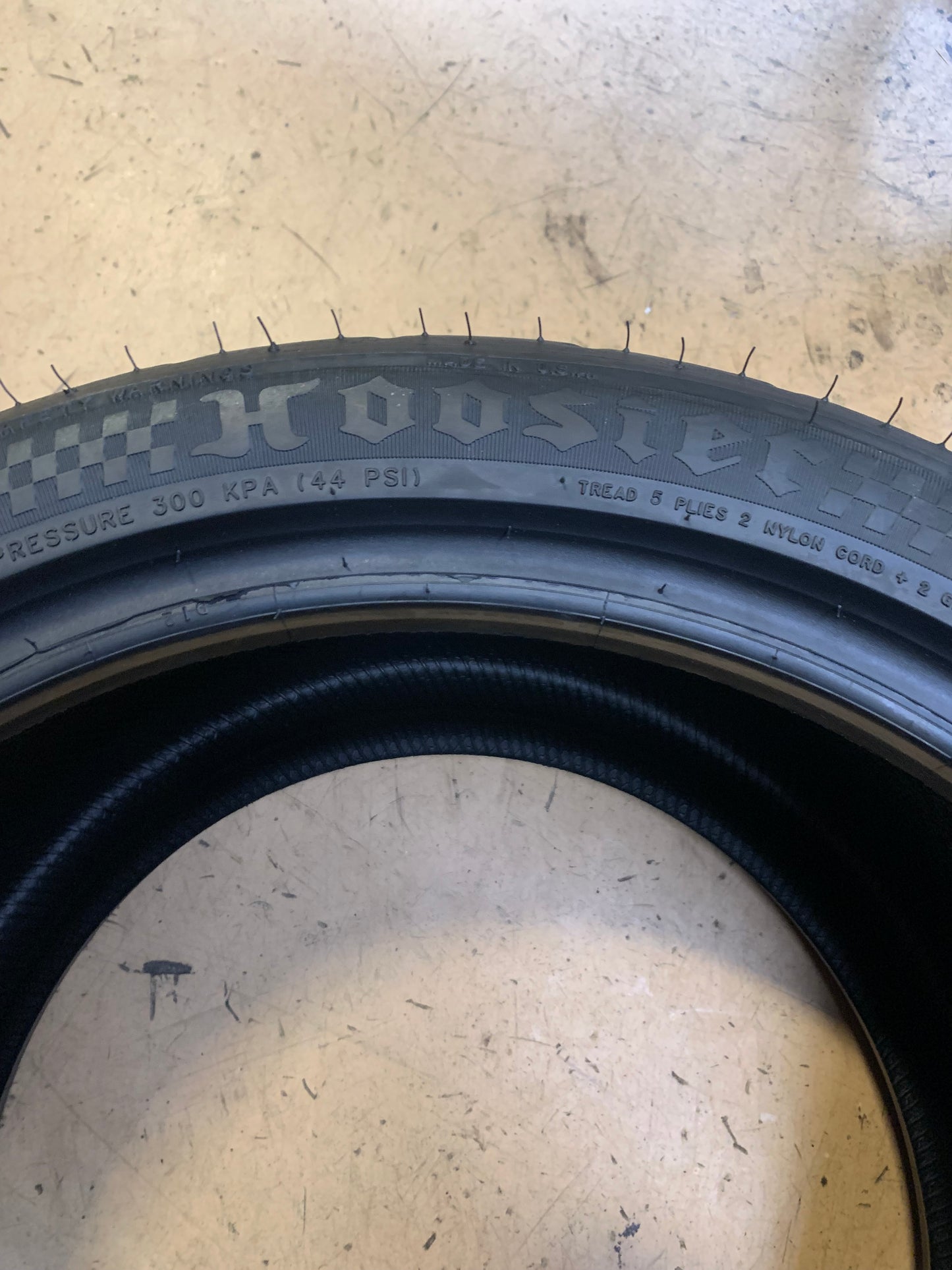 HOOSIER W2 BSW P  305 30 18 89H PERFORMANCE TIRE 46220W2