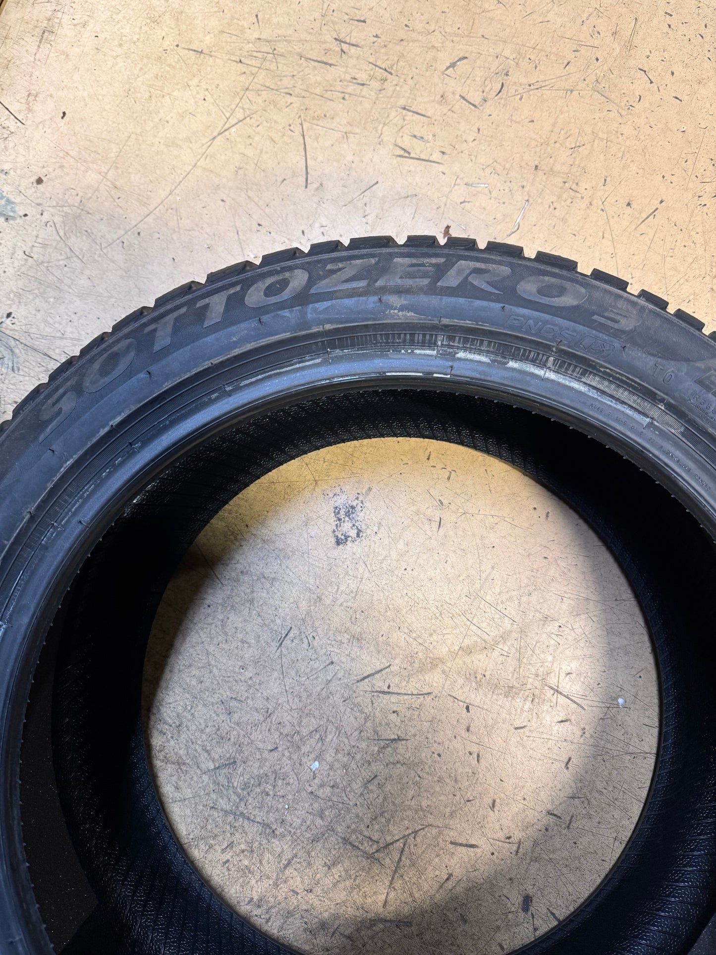 PIRELLI WINTER SOTTO ZERO 3 (TO) FOAM BSW P 235 45 18 98V XL TIRE 3608800