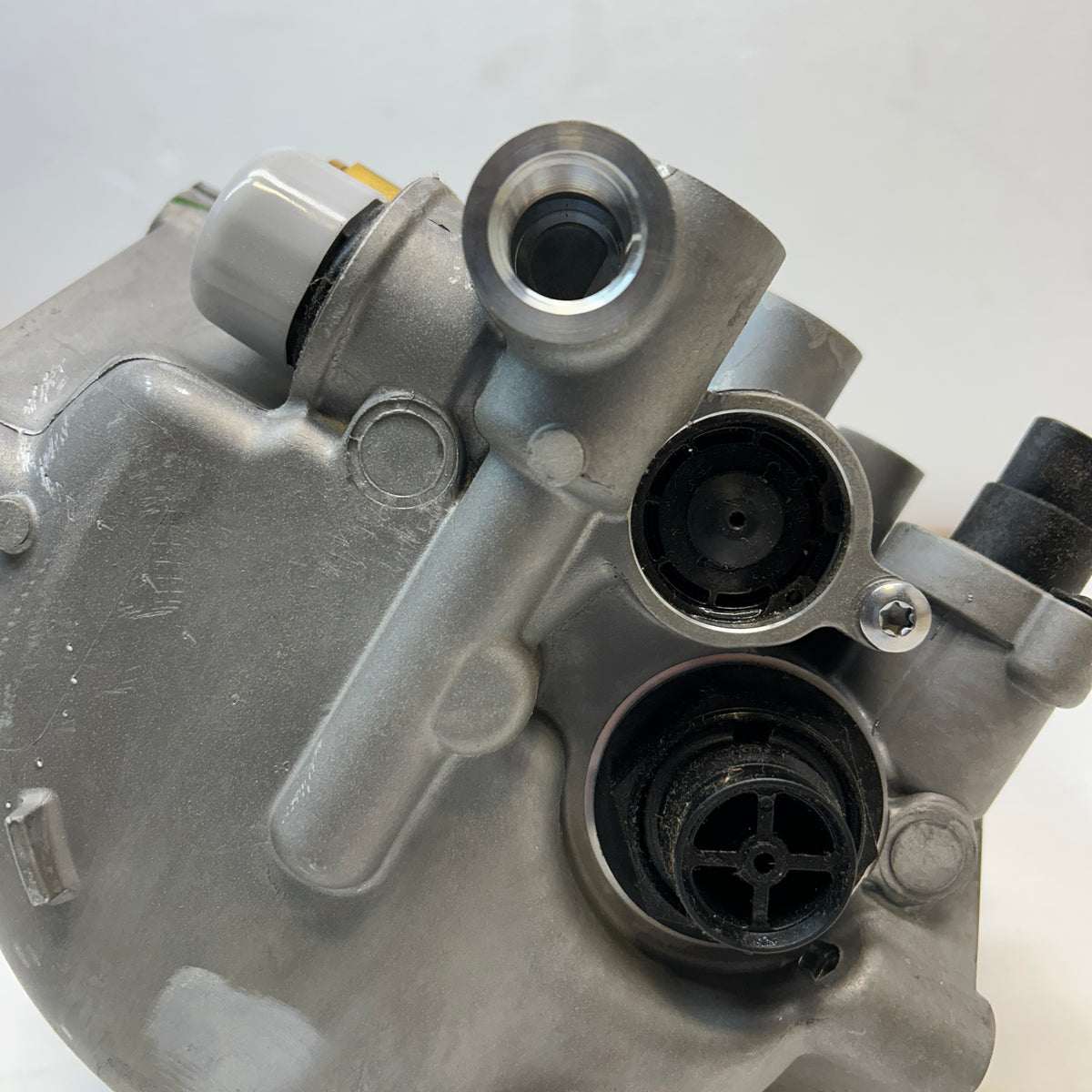 WABCO 432-480-341-0 HP Air Brake Dryer - 12V, Coalescing Cartridge, with Purge Tank
