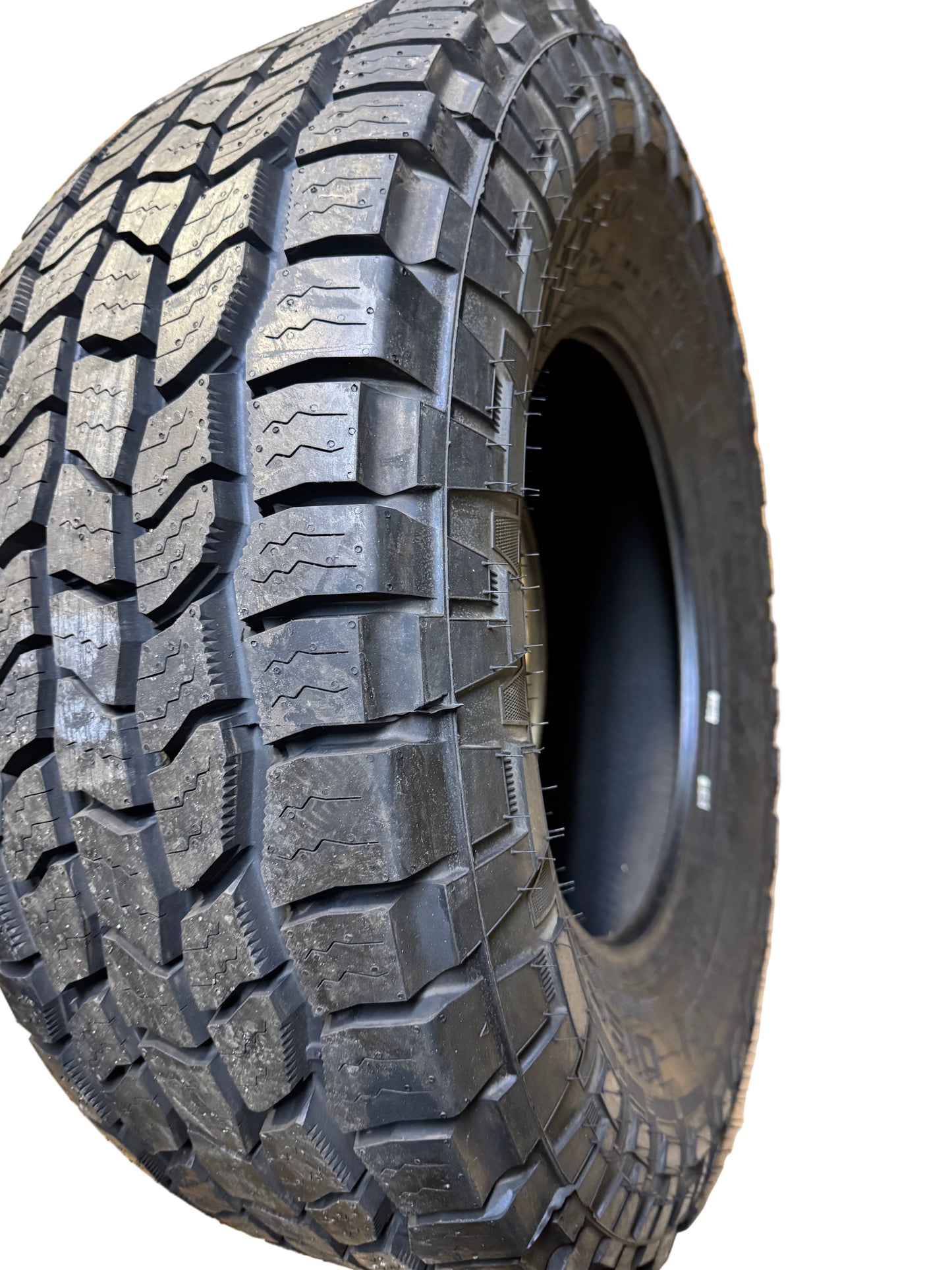 COOPER DISCOVERER AT3 XLT BSW LT 285 70 17 121/118S 10PLY ALL TERRAIN TIRE 170053002
