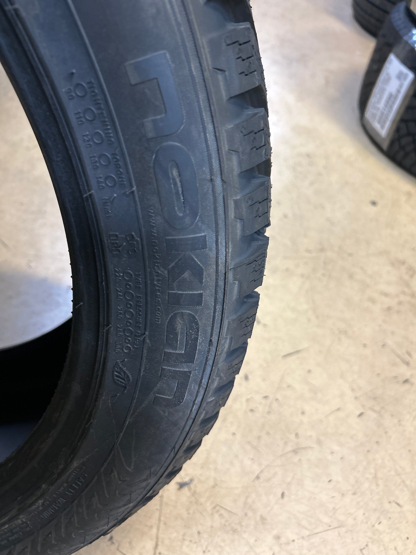 NOS 2 NOKIAN HAKKAPELIITTA 8 BSW P 245 45 19 102T XL WINTER TIRE T428553