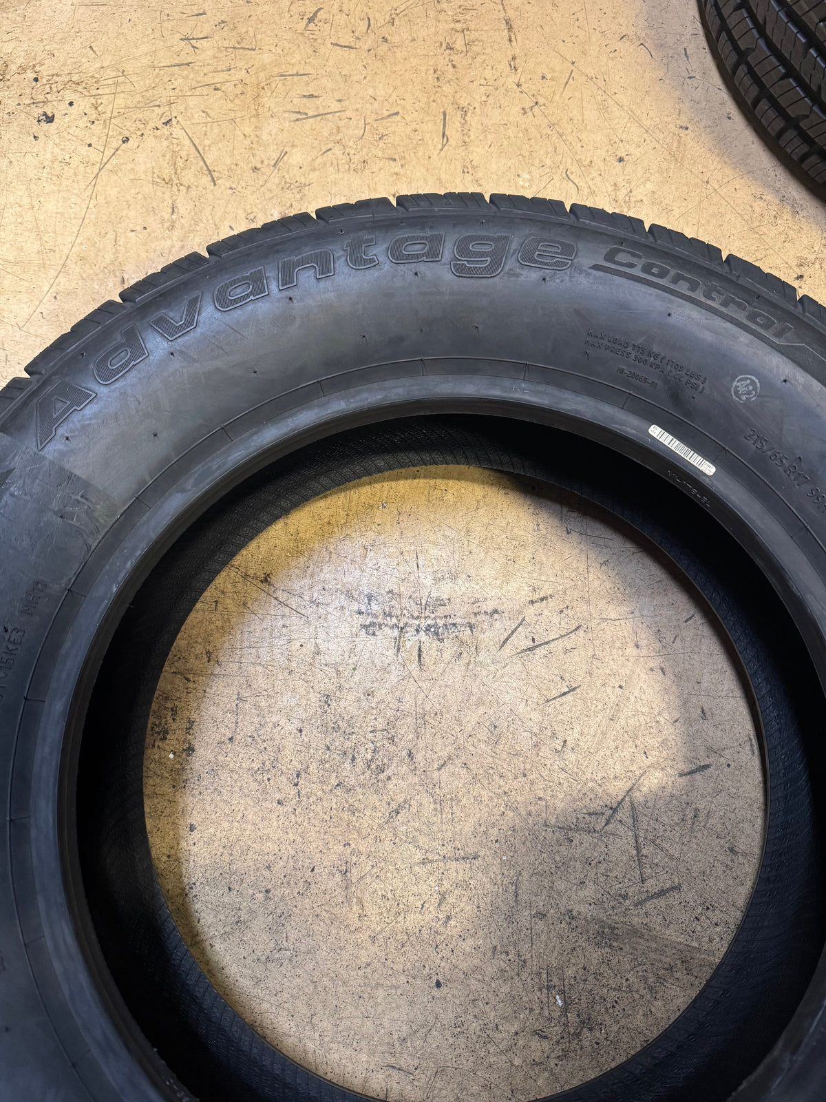 2 NOS BFGOODRICH ADVANTAGE CONTROL A/S BSW P 215 65 17 99H ALL SEASON TIRE 73126