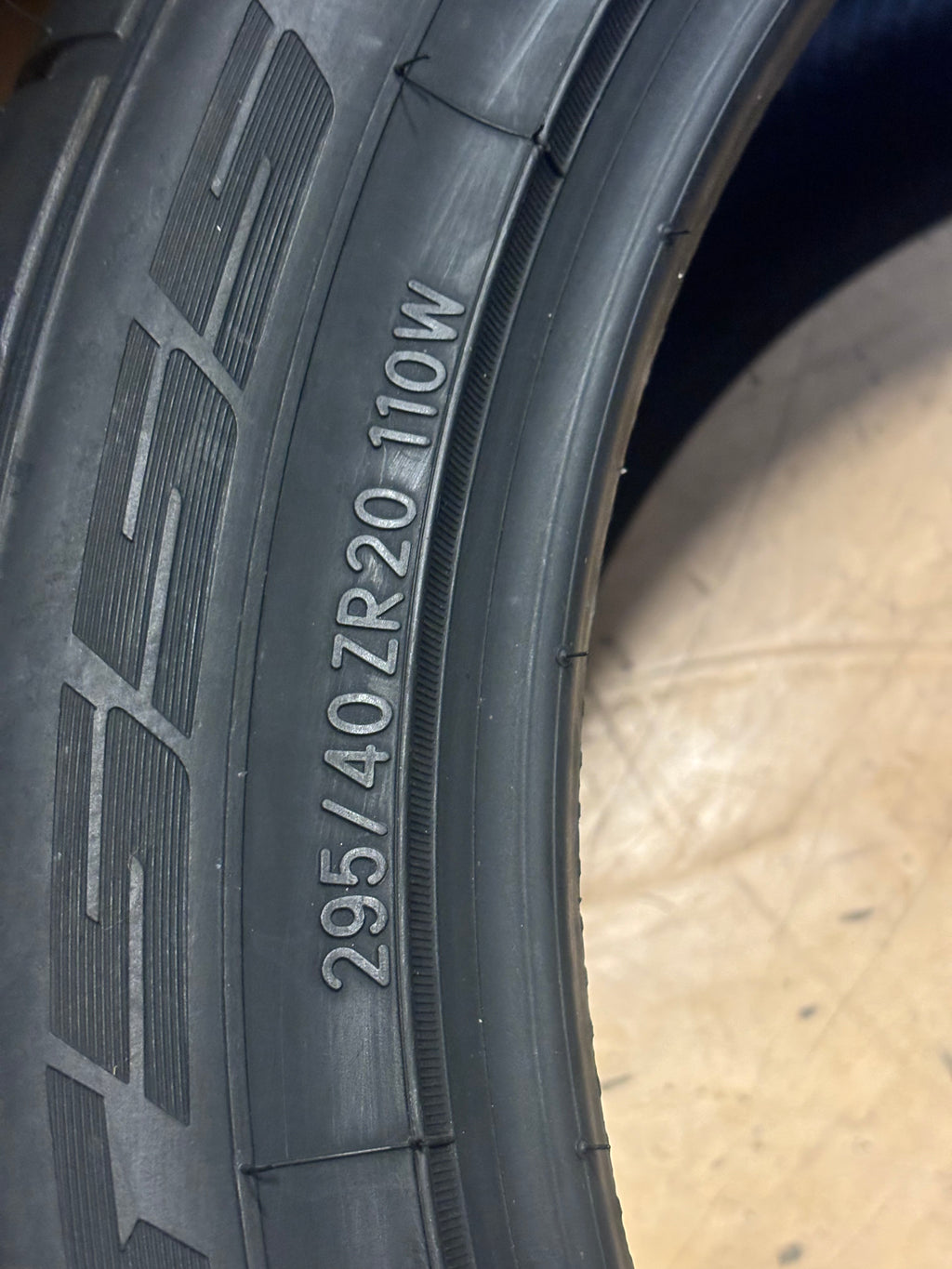 NITTO NT555 G2 P 295 40 20 110W XL UHP TIRES 211270